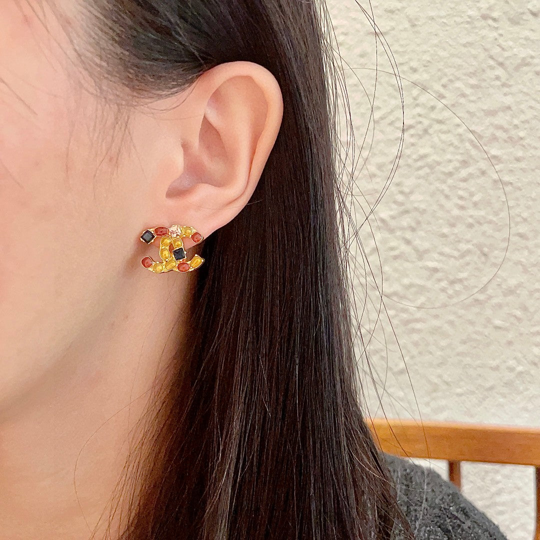 Double-C Emblem Stud Earrings in Polished Metal-Tone – Design 429 detail view