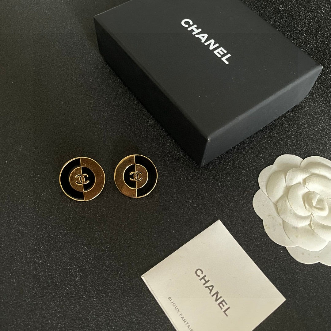 Double-C Emblem Stud Earrings in Polished Metal-Tone – Design 369 close-up detail