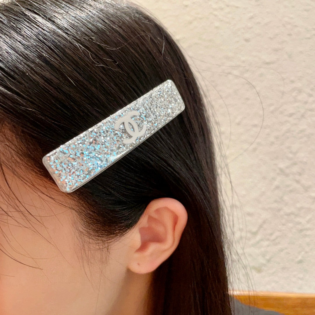 Double-C Emblem Hair Clip – Design 012 main product view