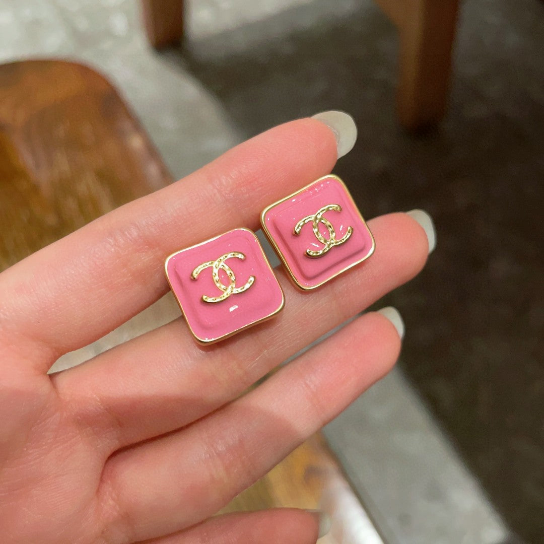 Double-C Emblem Stud Earrings in Polished Metal-Tone – Design 249 side detail