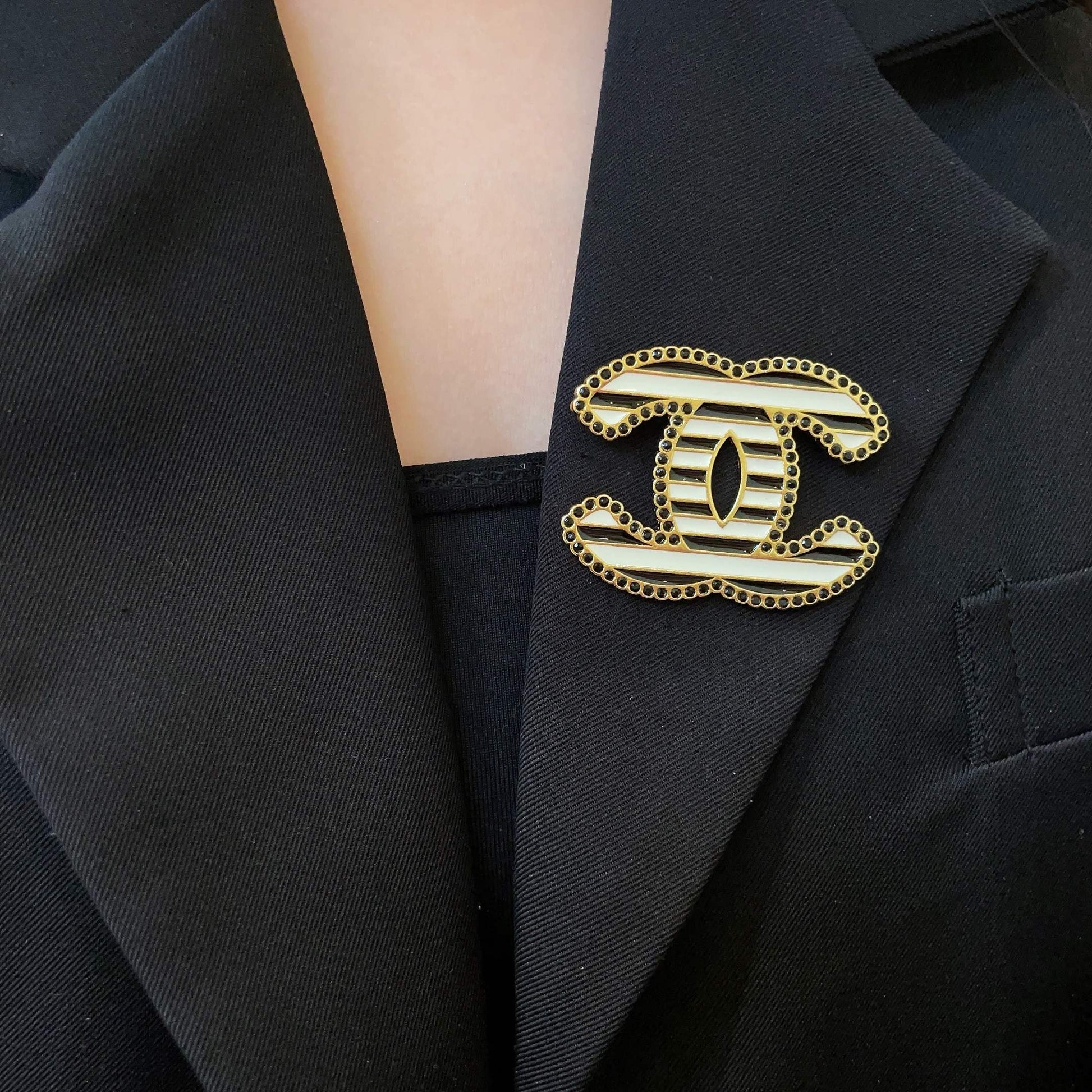 Double-C Emblem Brooch in Polished Metal-Tone – Design 044 front product view