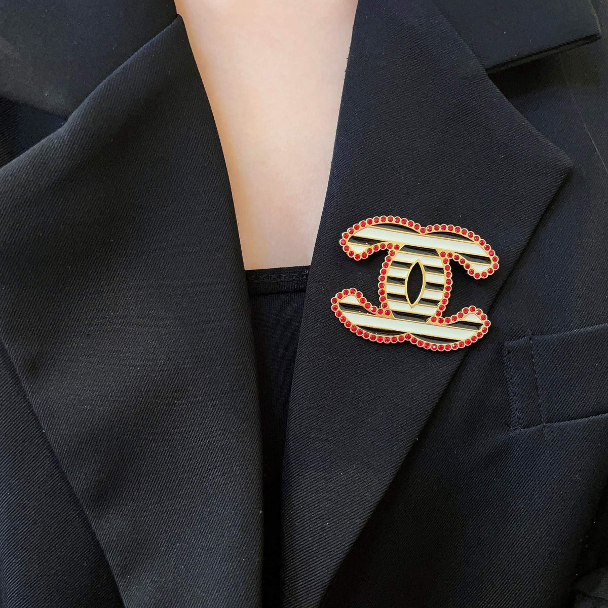 Double-C Emblem Brooch in Polished Metal-Tone – Design 045 main product view