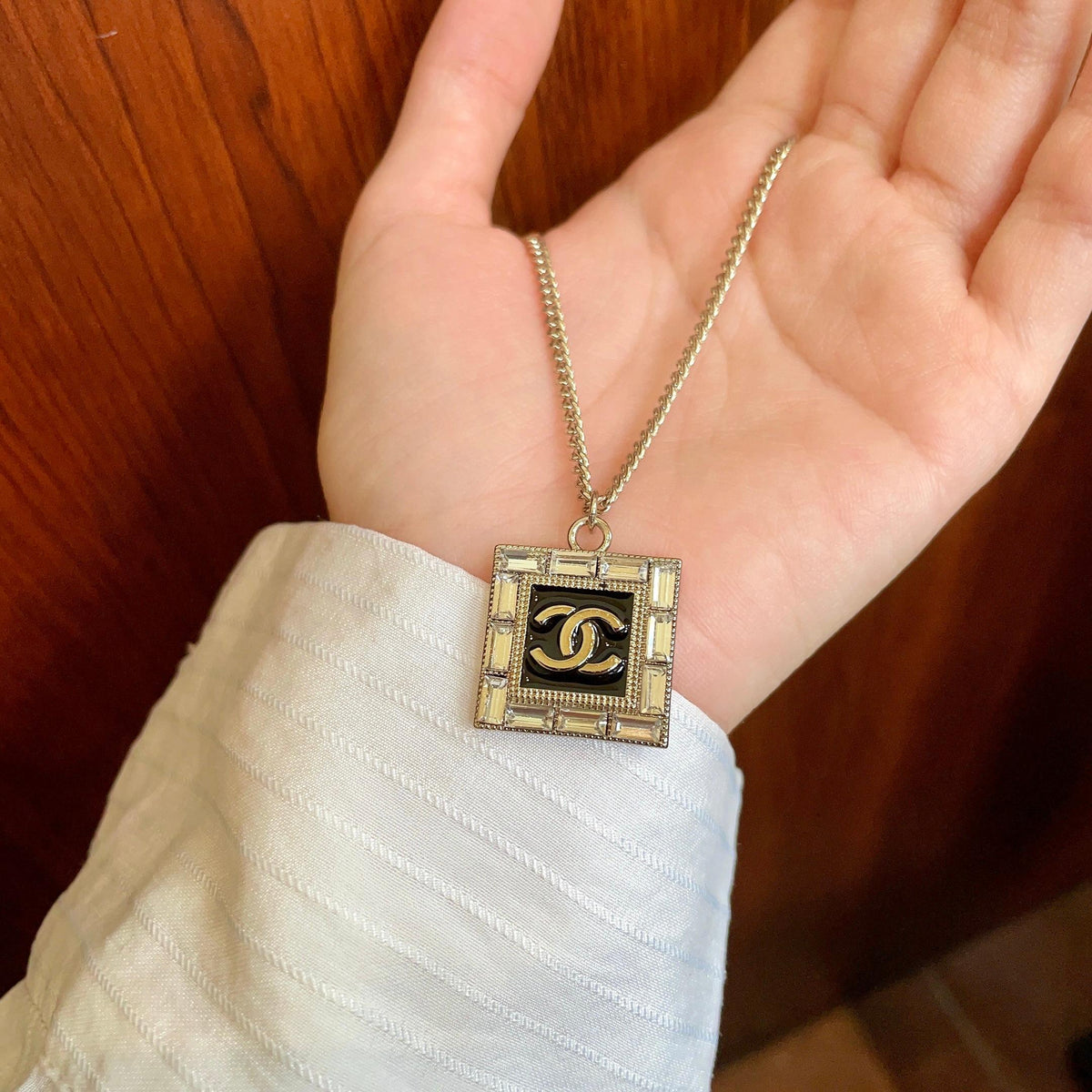 Double-C Emblem Pendant Necklace in Polished Metal-Tone – Design 047 side detail