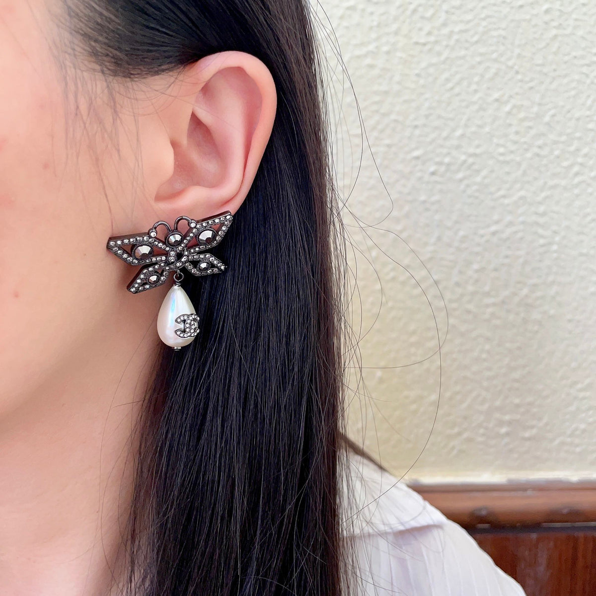 Double-C Emblem Pearl-Detail Statement Earrings – Pearl Detail – Design 014 detail view