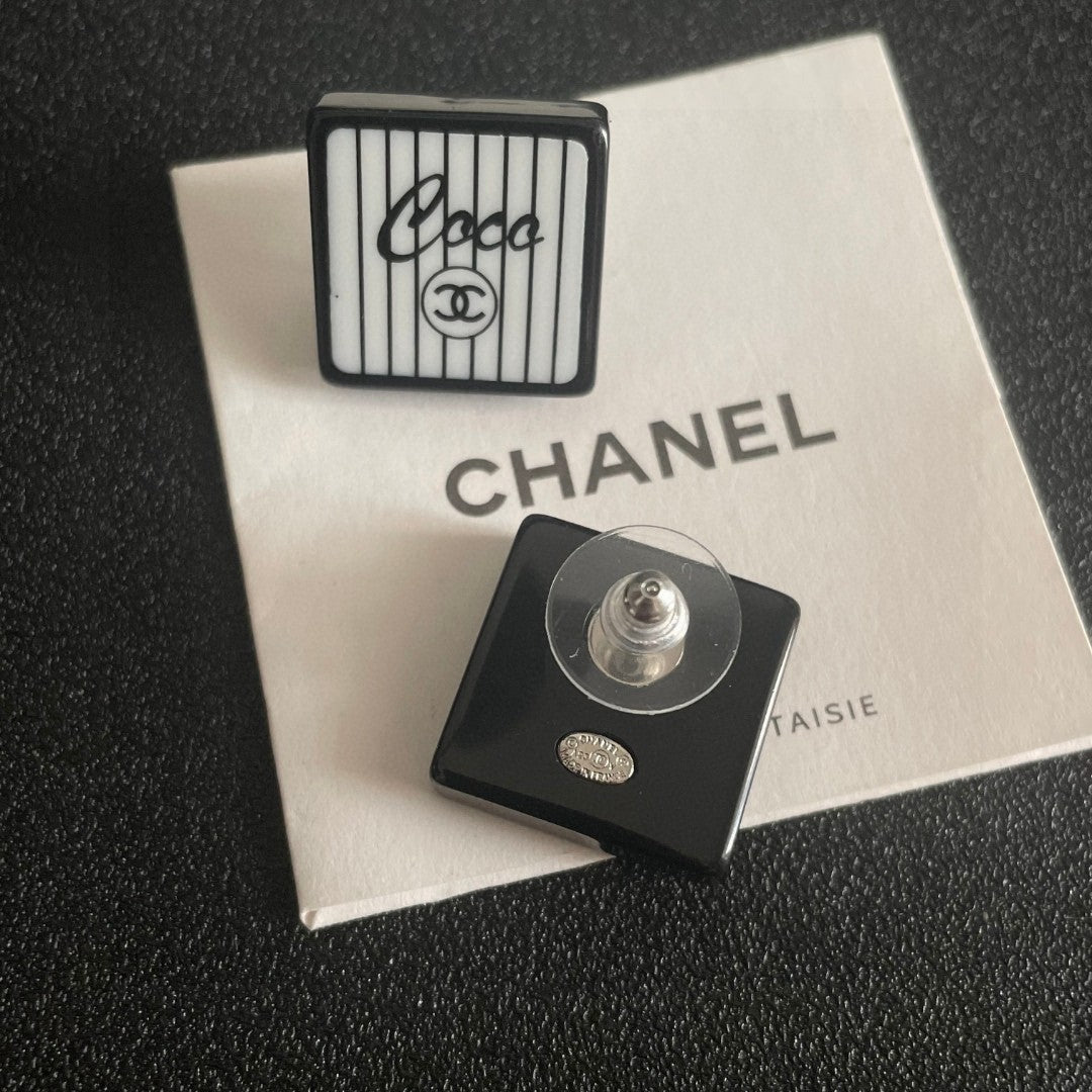 Double-C Emblem Stud Earrings in Polished Metal-Tone – Design 232 main product view
