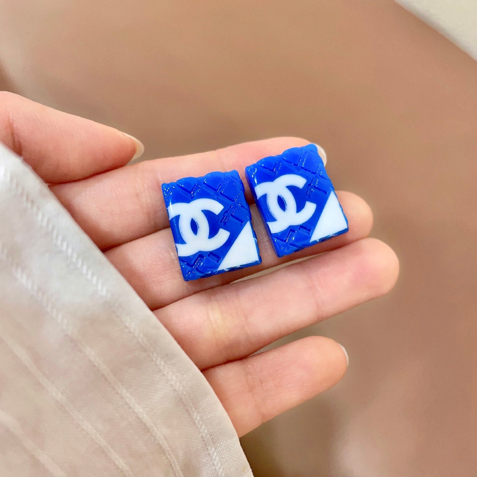Double-C Emblem Stud Earrings in Polished Metal-Tone – Design 261 side detail