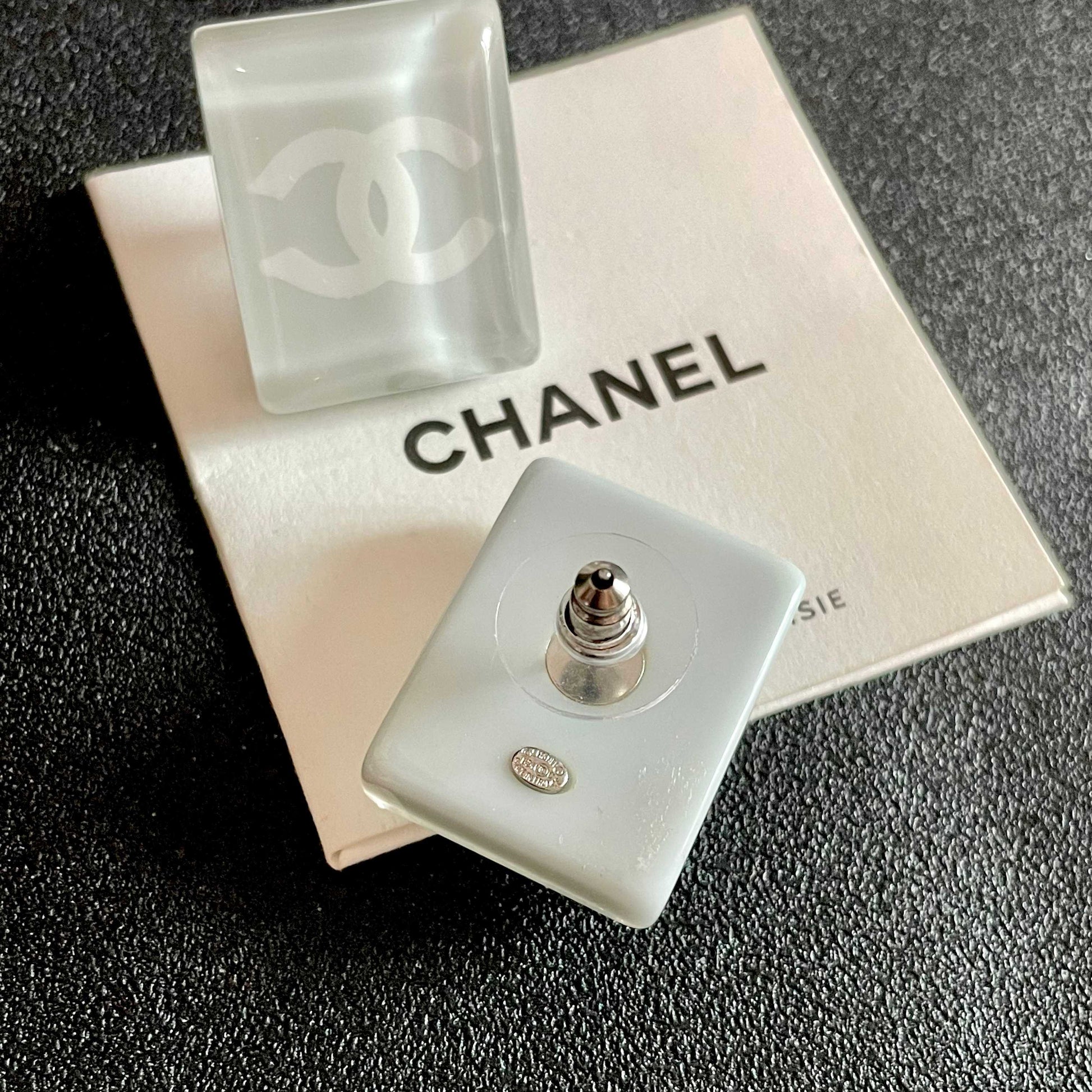Double-C Emblem Stud Earrings in Polished Metal-Tone – Design 257 main product view