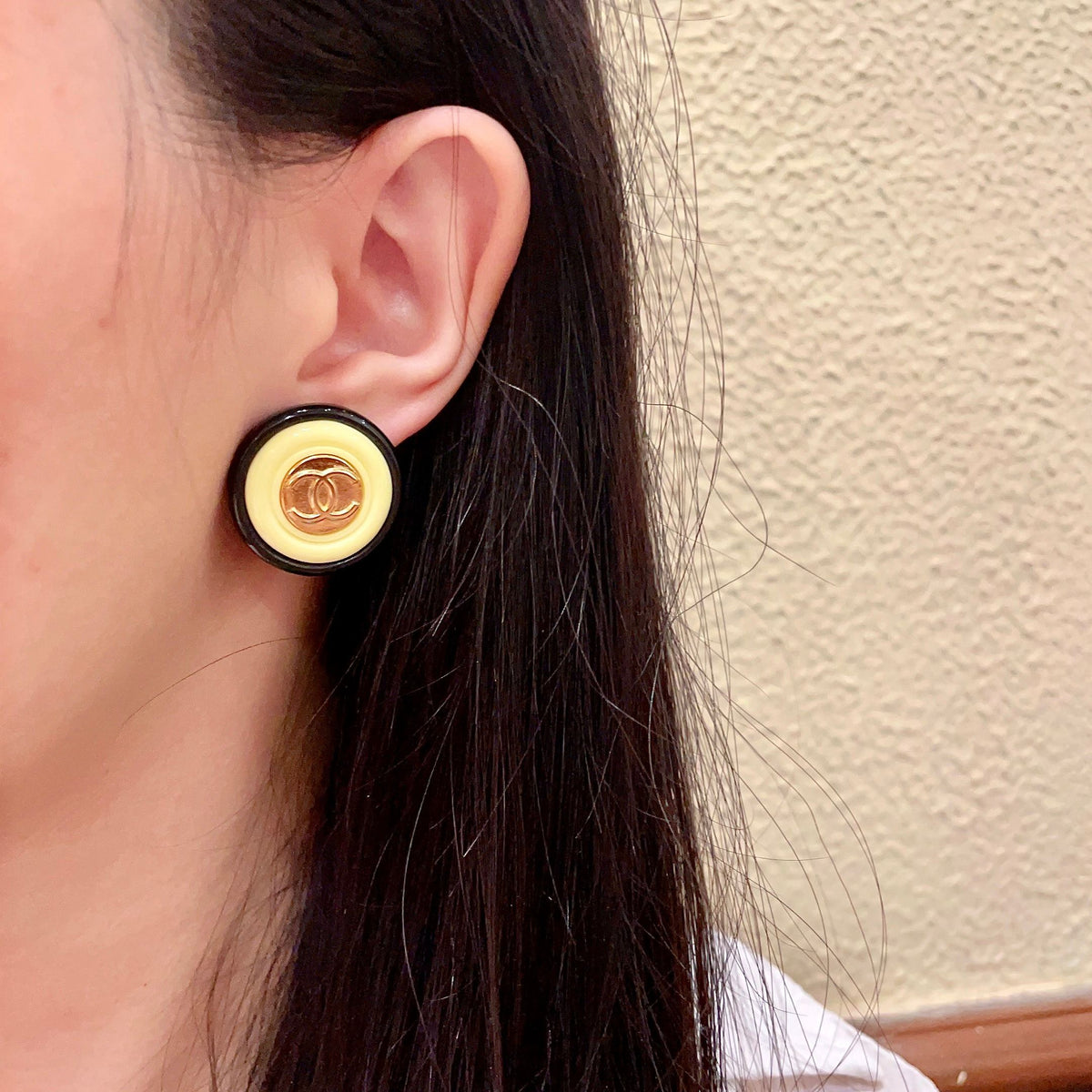 Double-C Emblem Stud Earrings in Polished Metal-Tone – Design 251 detail view