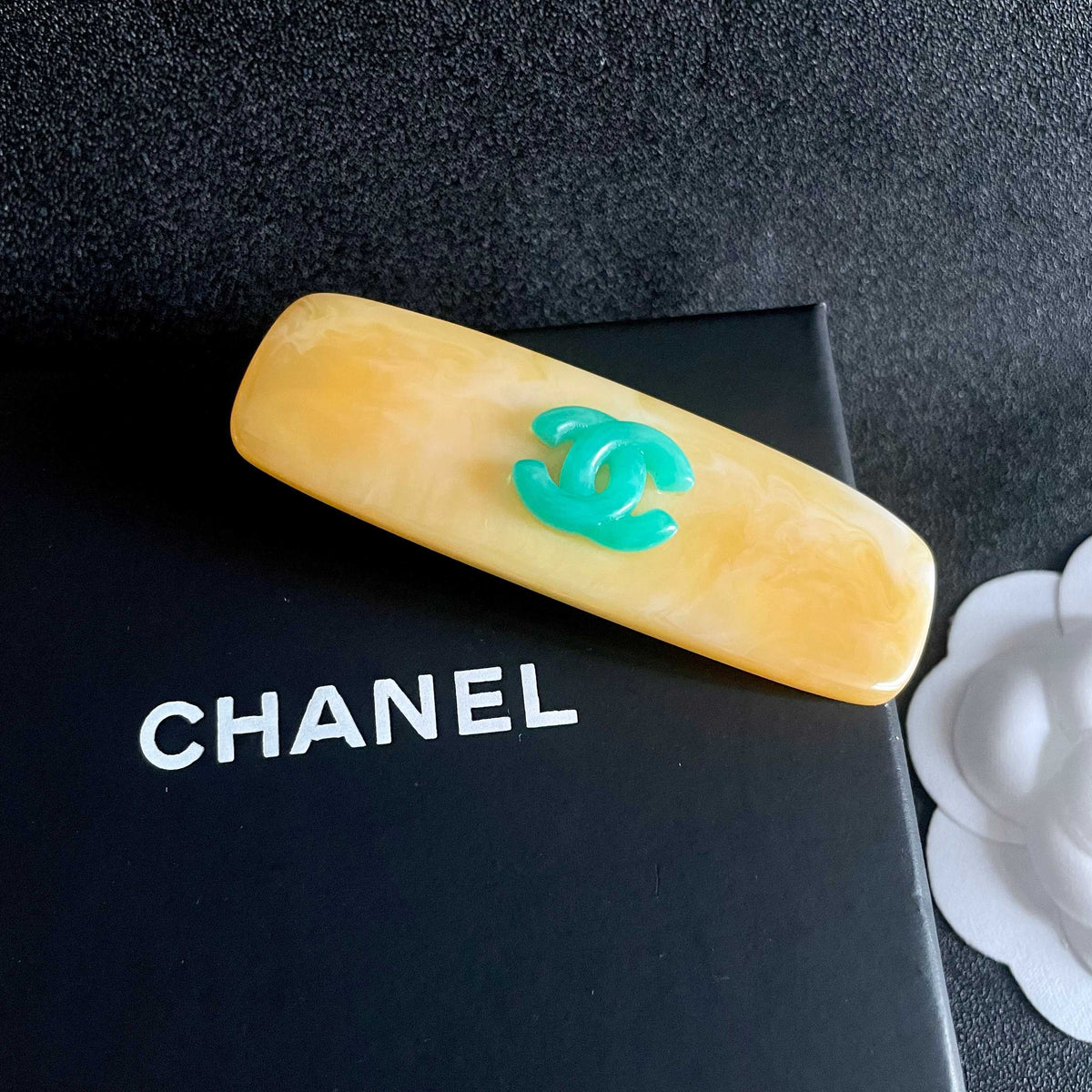 Double-C Emblem Hair Clip – Design 028 detail view