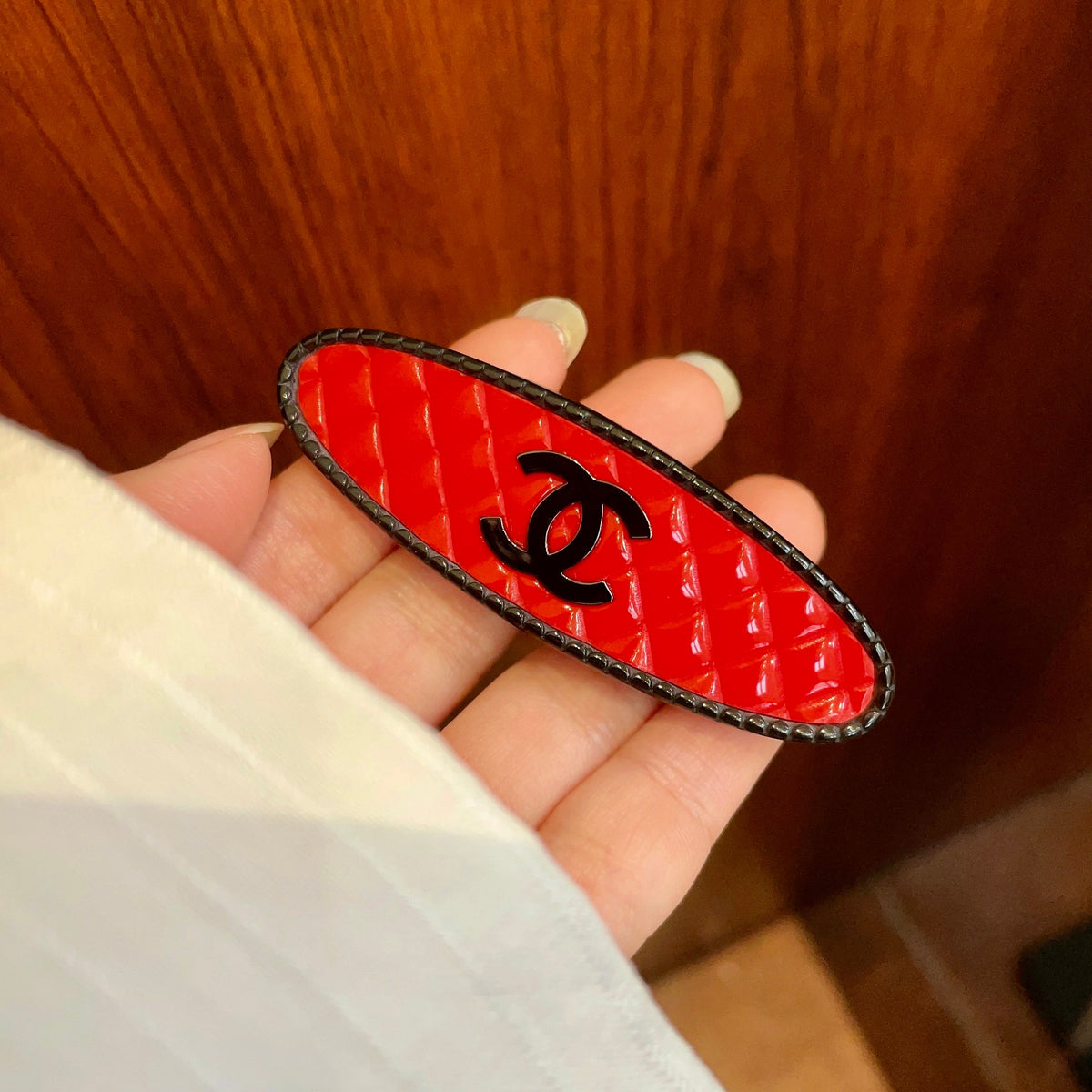 Double-C Emblem Hair Clip – Design 008 side detail