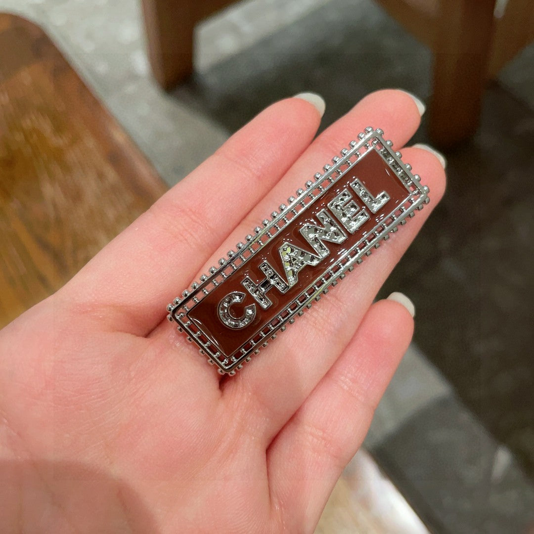Letter Hair Clip – Design 001 side detail