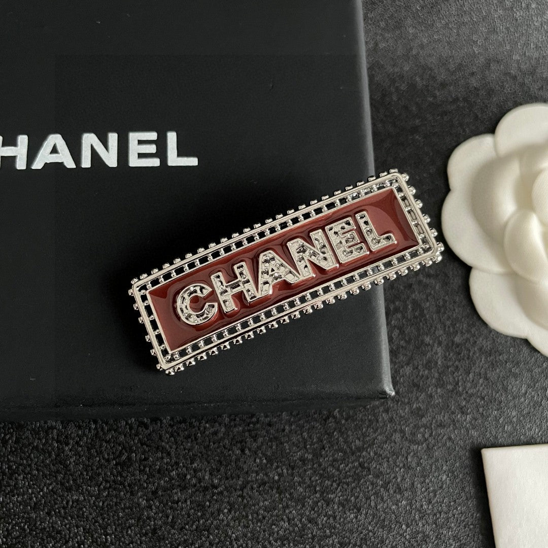 Letter Hair Clip – Design 007 detail view