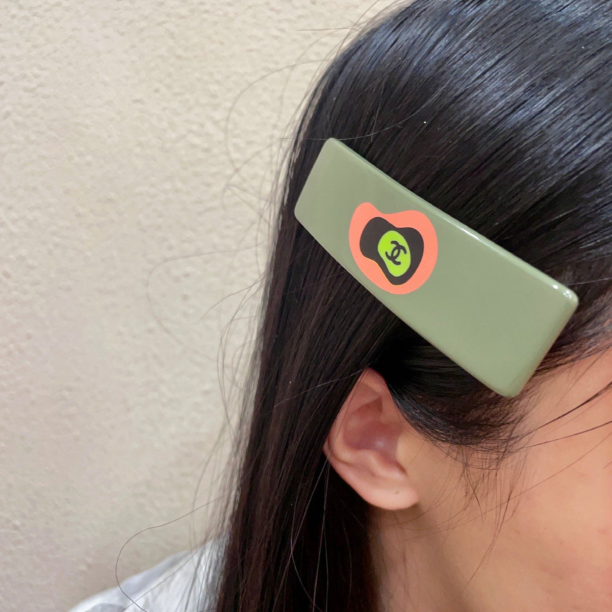Double-C Emblem Hair Clip – Design 037 front product view