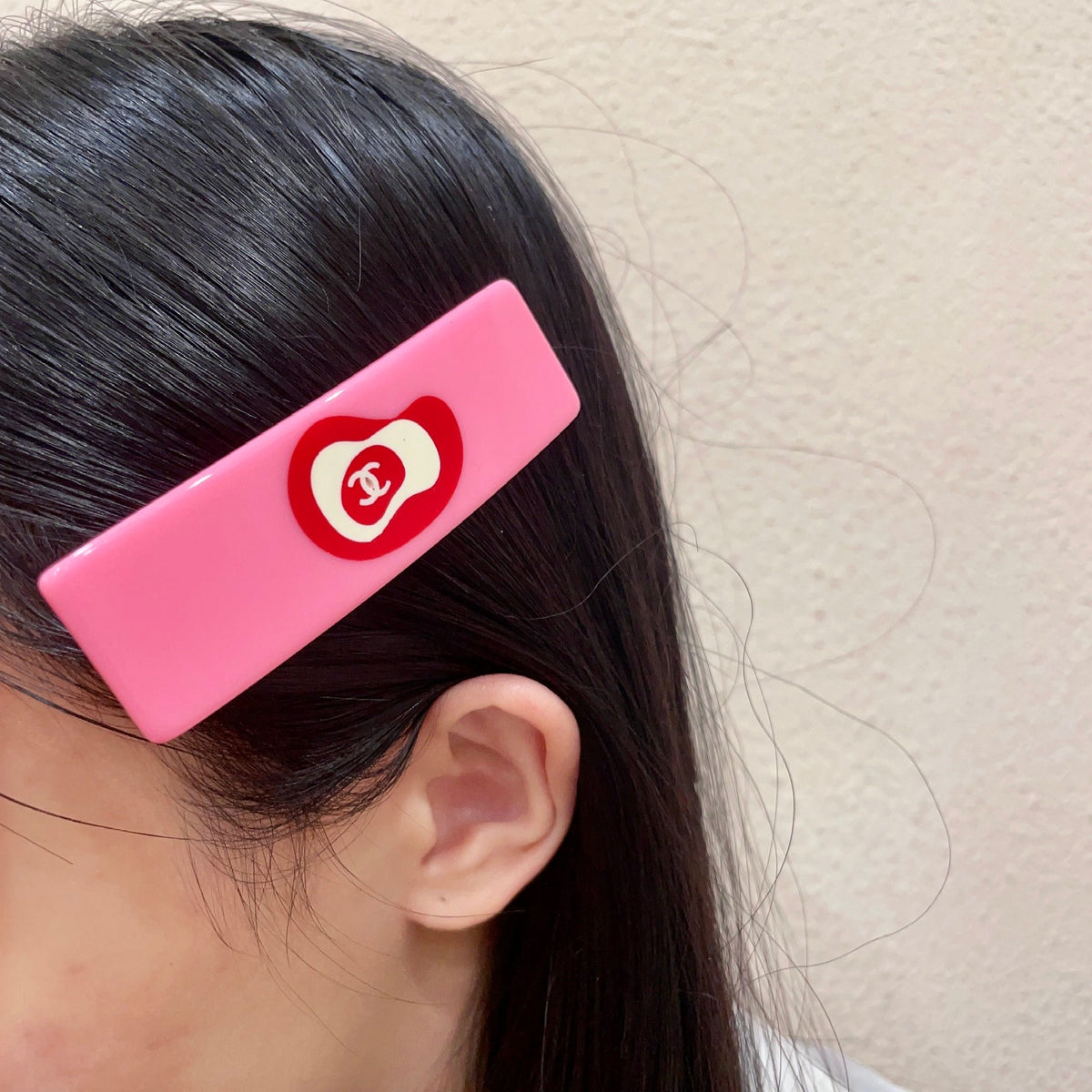 Double-C Emblem Hair Clip – Design 036 main product view