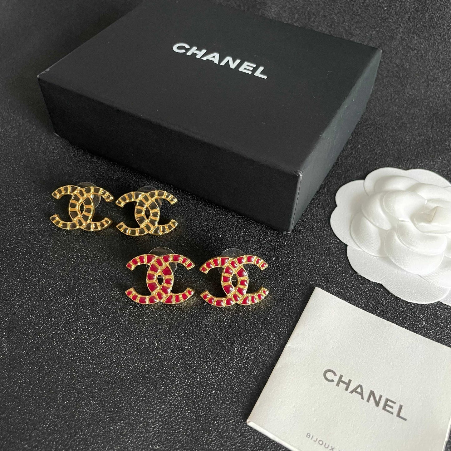 Double-C Emblem Stud Earrings in Polished Metal-Tone – Design 056 close-up detail