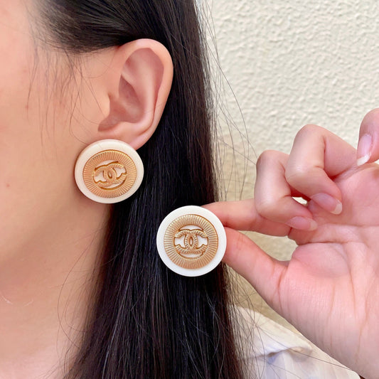 Double-C Emblem Stud Earrings in Polished Metal-Tone – Design 052 main product view