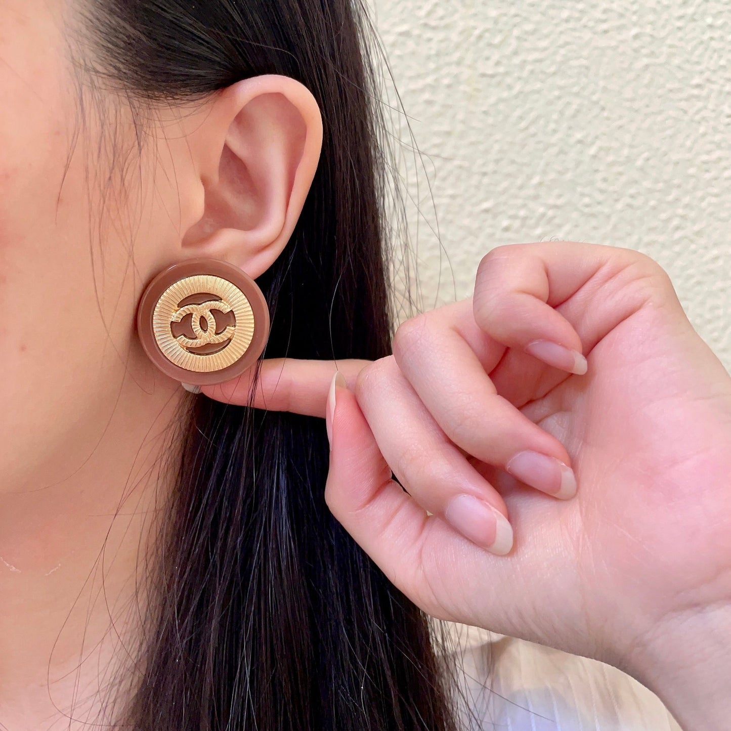 Double-C Emblem Stud Earrings in Polished Metal-Tone – Design 039 front product view