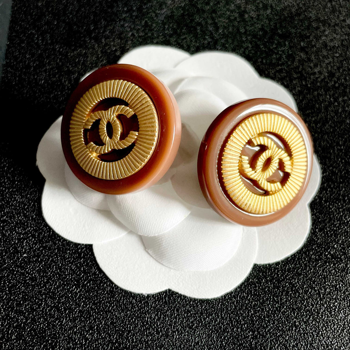 Double-C Emblem Stud Earrings in Polished Metal-Tone – Design 051 front product view