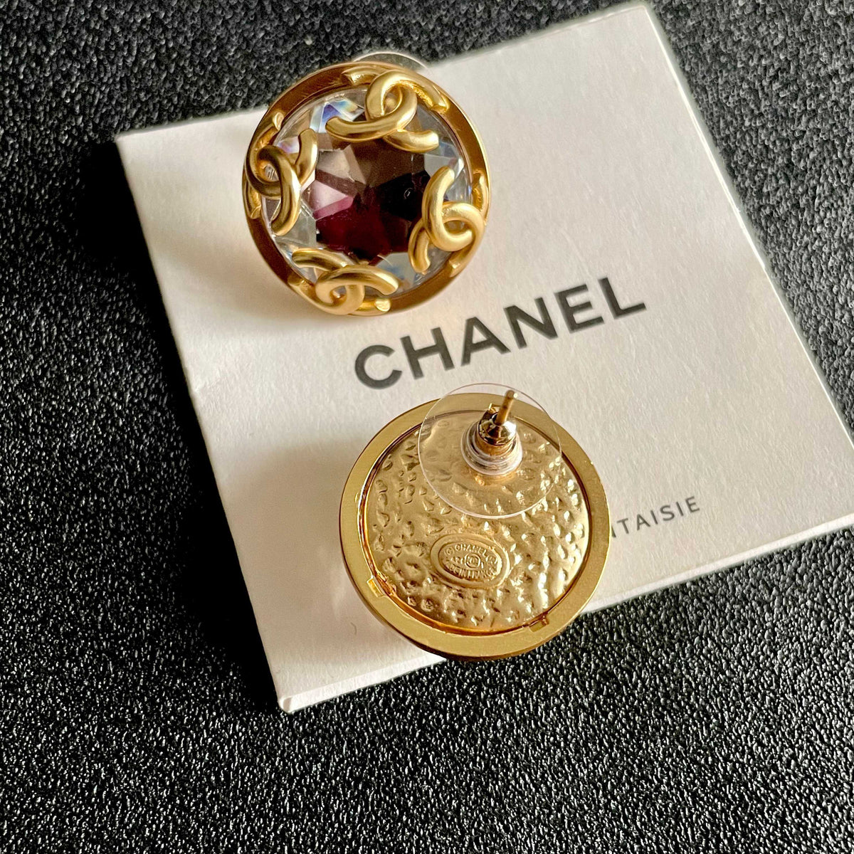 Double-C Emblem Stud Earrings in Polished Metal-Tone – Design 167 main product view