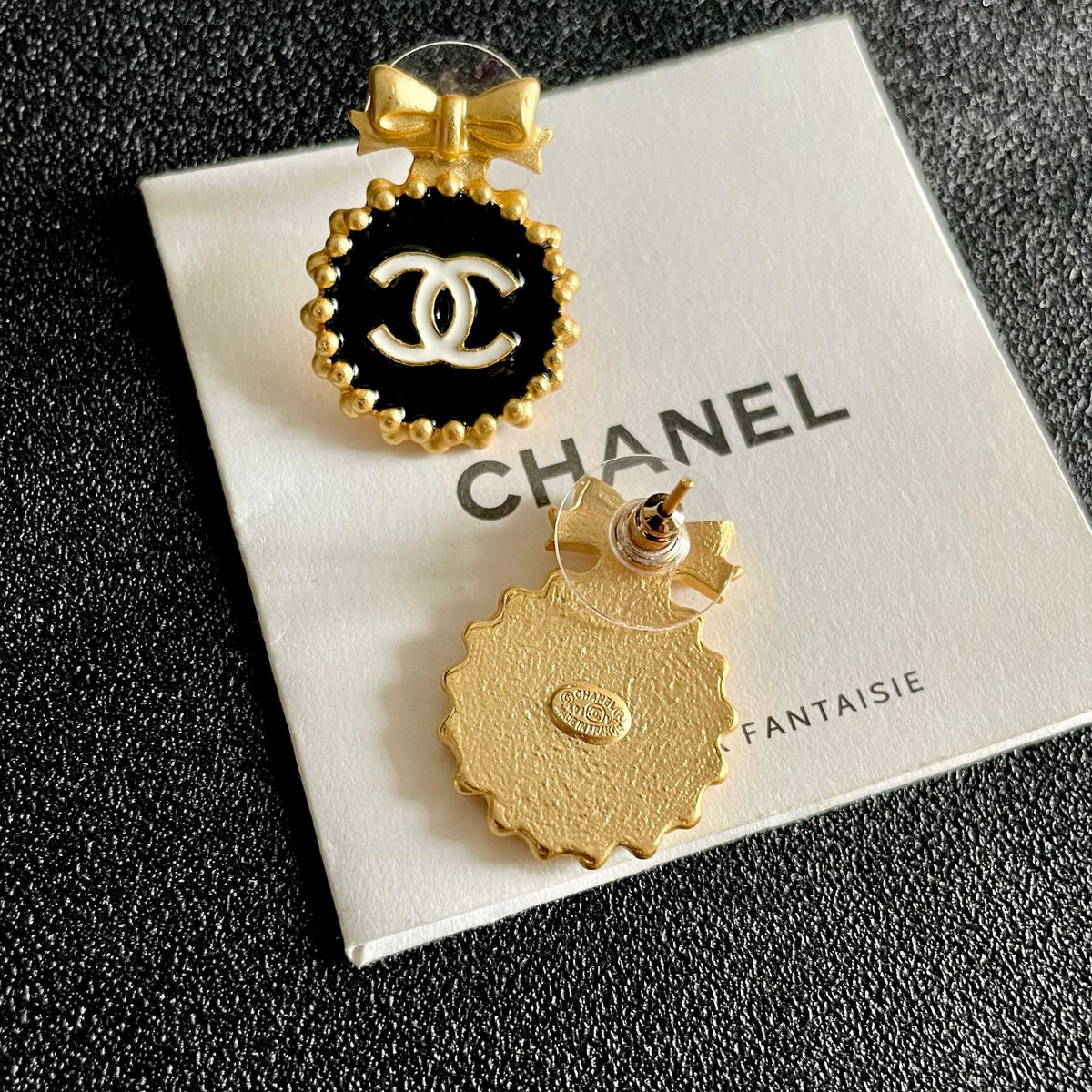 Double-C Emblem Stud Earrings in Polished Metal-Tone – Design 208 main product view