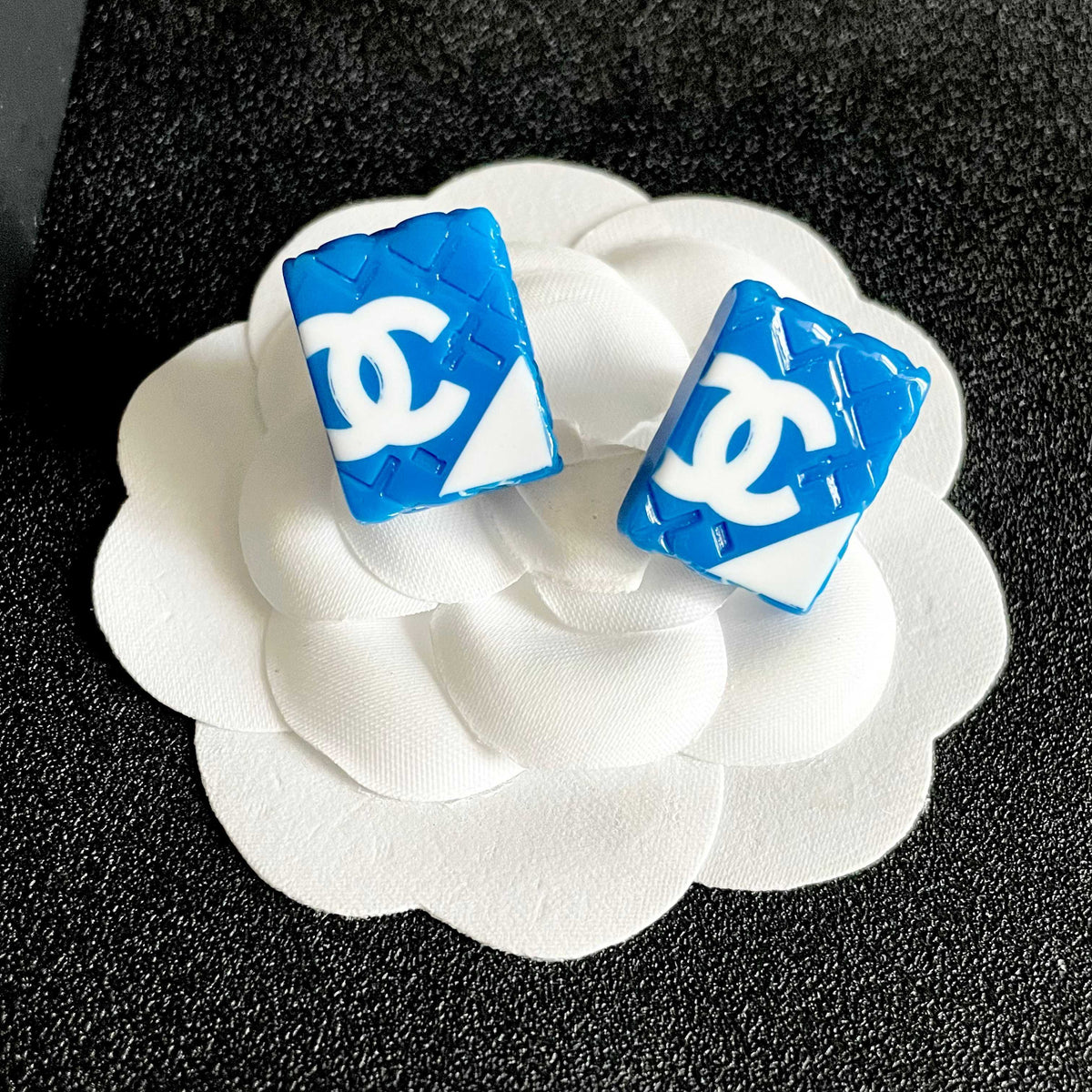 Double-C Emblem Stud Earrings in Polished Metal-Tone – Design 261 front product view