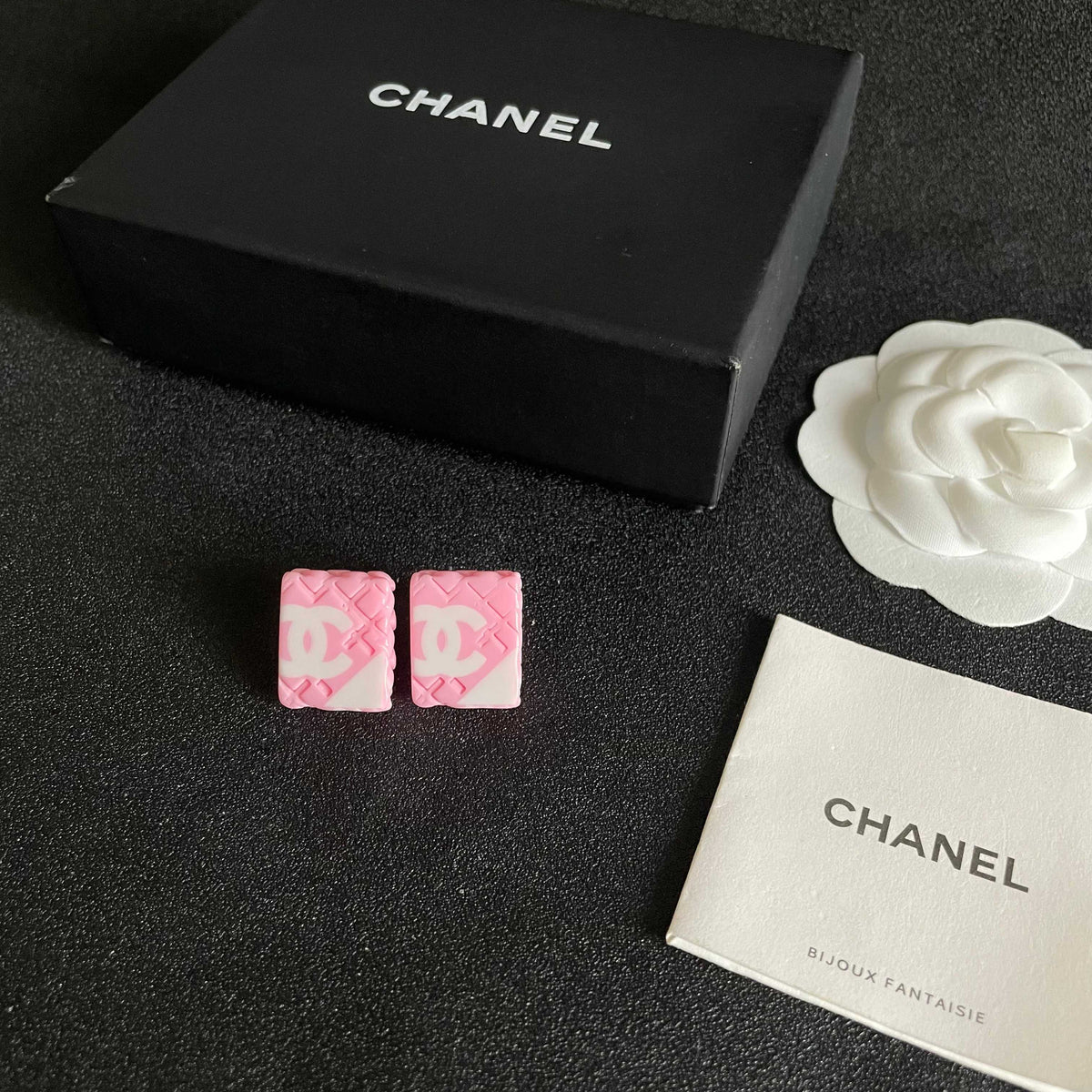 Double-C Emblem Stud Earrings in Polished Metal-Tone – Design 260 close-up detail