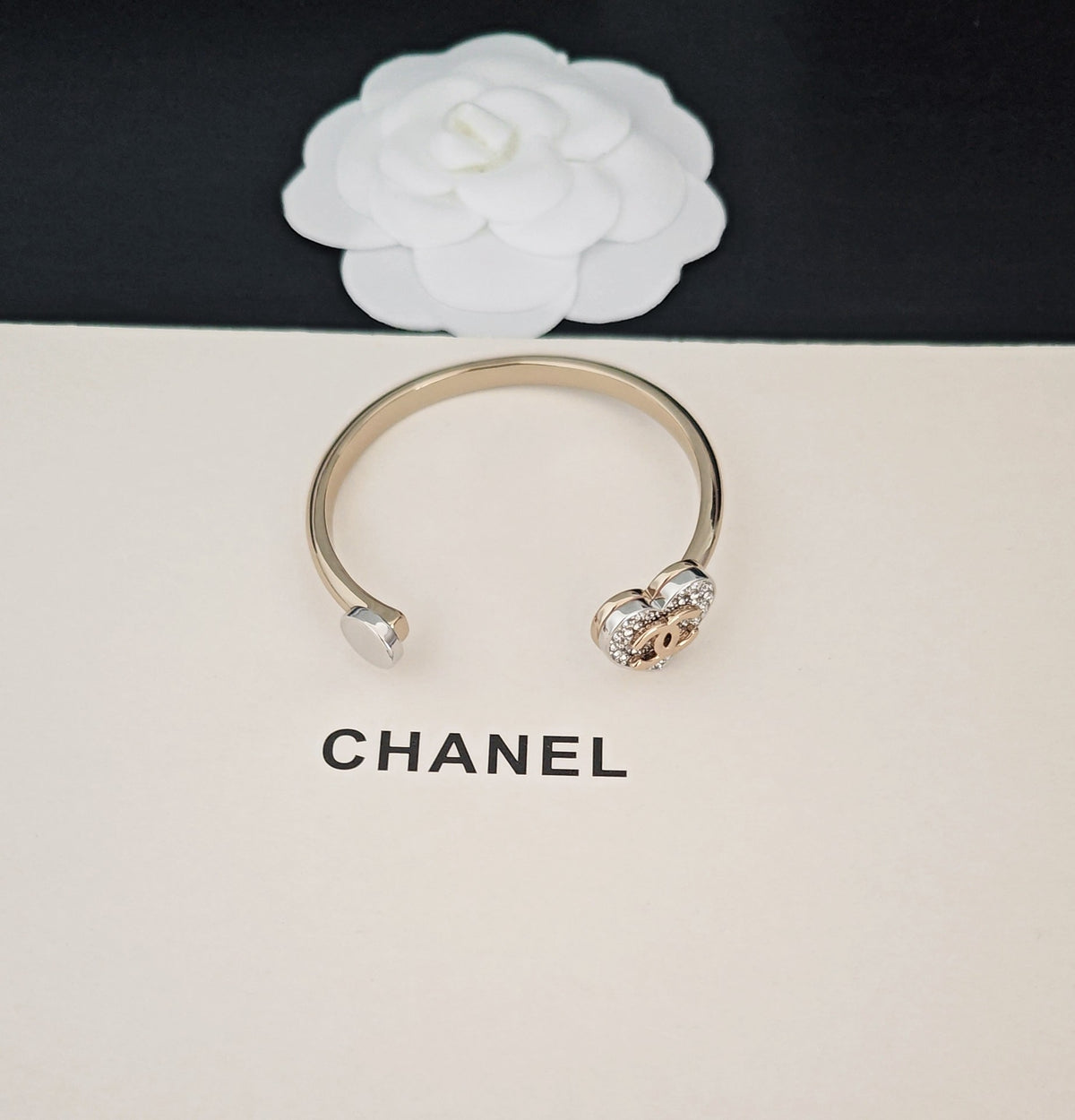 Heart Bangle in Gold-Tone side detail