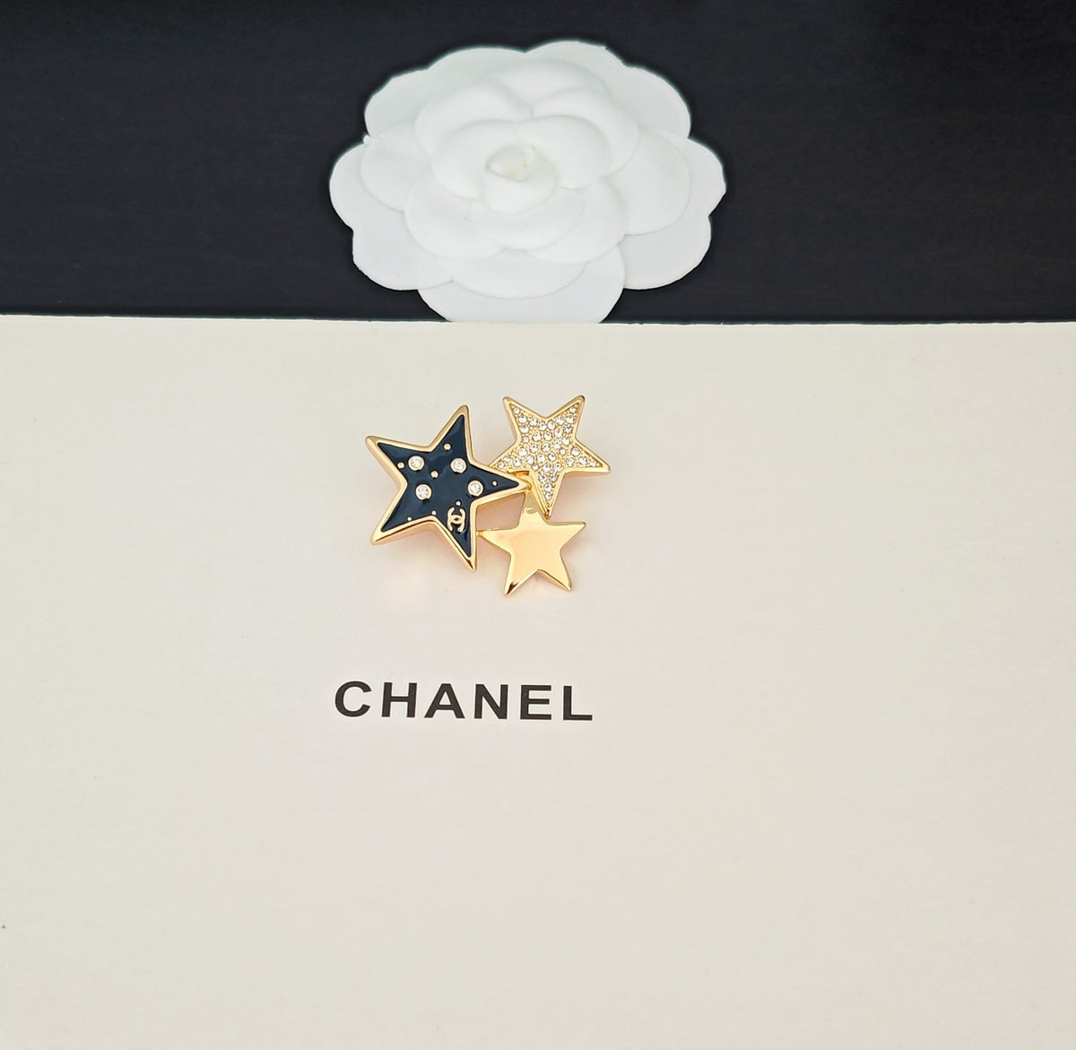 Signature Emblem Brooch in Gold-Tone – Design 013 detail view