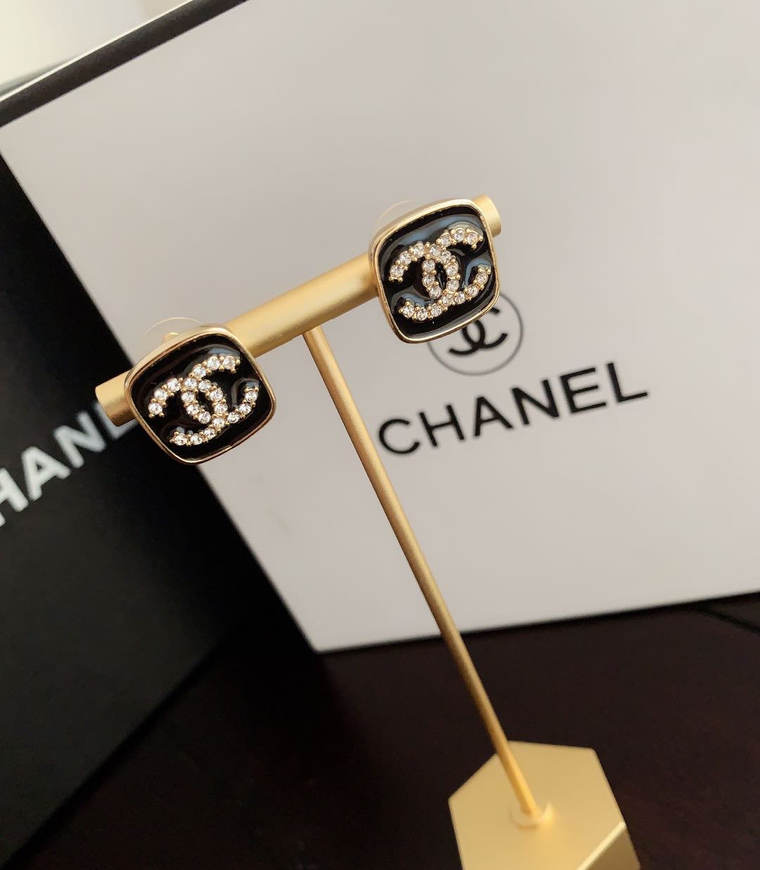 Square Stud Earrings in Gold-Tone – Black Detail – Design 002 close-up detail