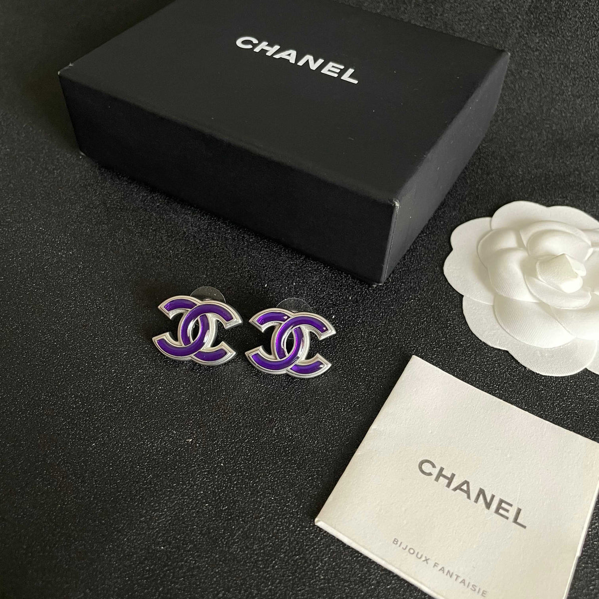 Double-C Emblem Stud Earrings in Polished Metal-Tone – Design 334 close-up detail