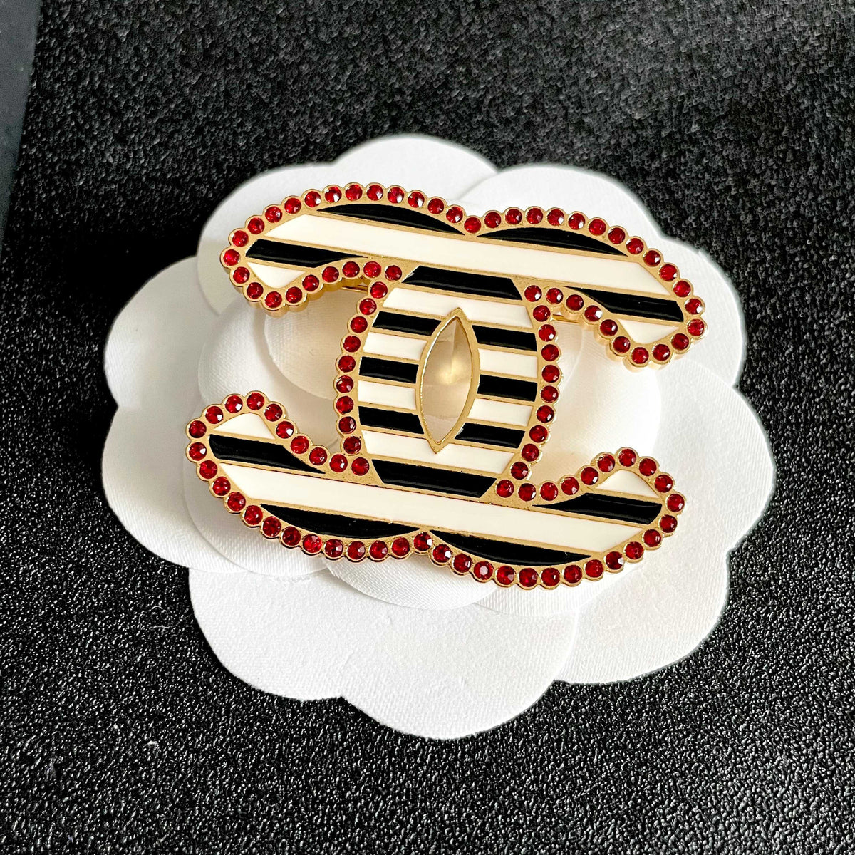 Double-C Emblem Brooch in Polished Metal-Tone – Design 045 front product view