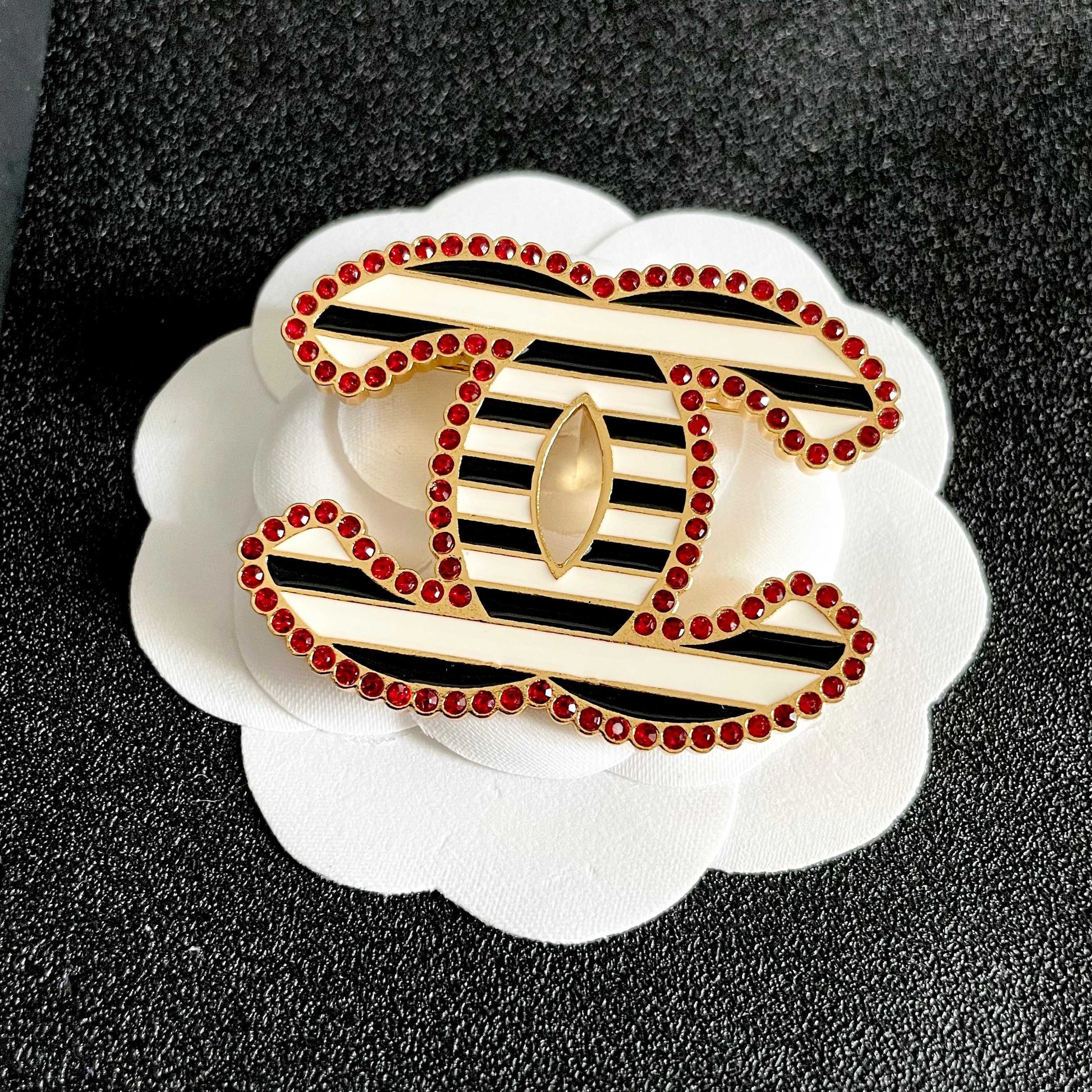 Double-C Emblem Brooch in Polished Metal-Tone – Design 045 front product view