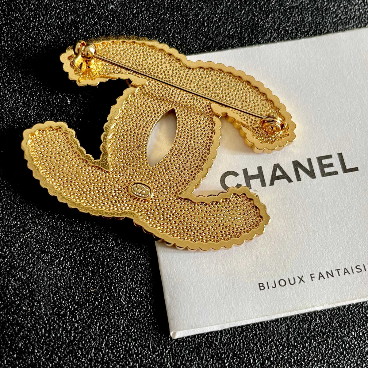 Double-C Emblem Brooch in Polished Metal-Tone – Design 045 main product view