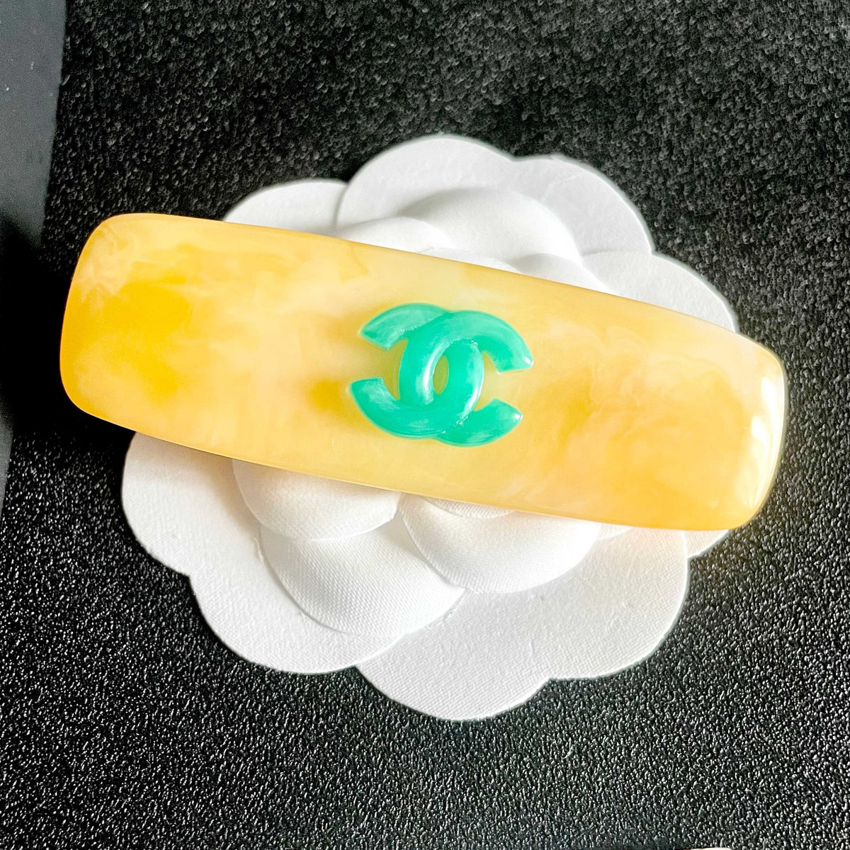 Double-C Emblem Hair Clip – Design 023 front product view