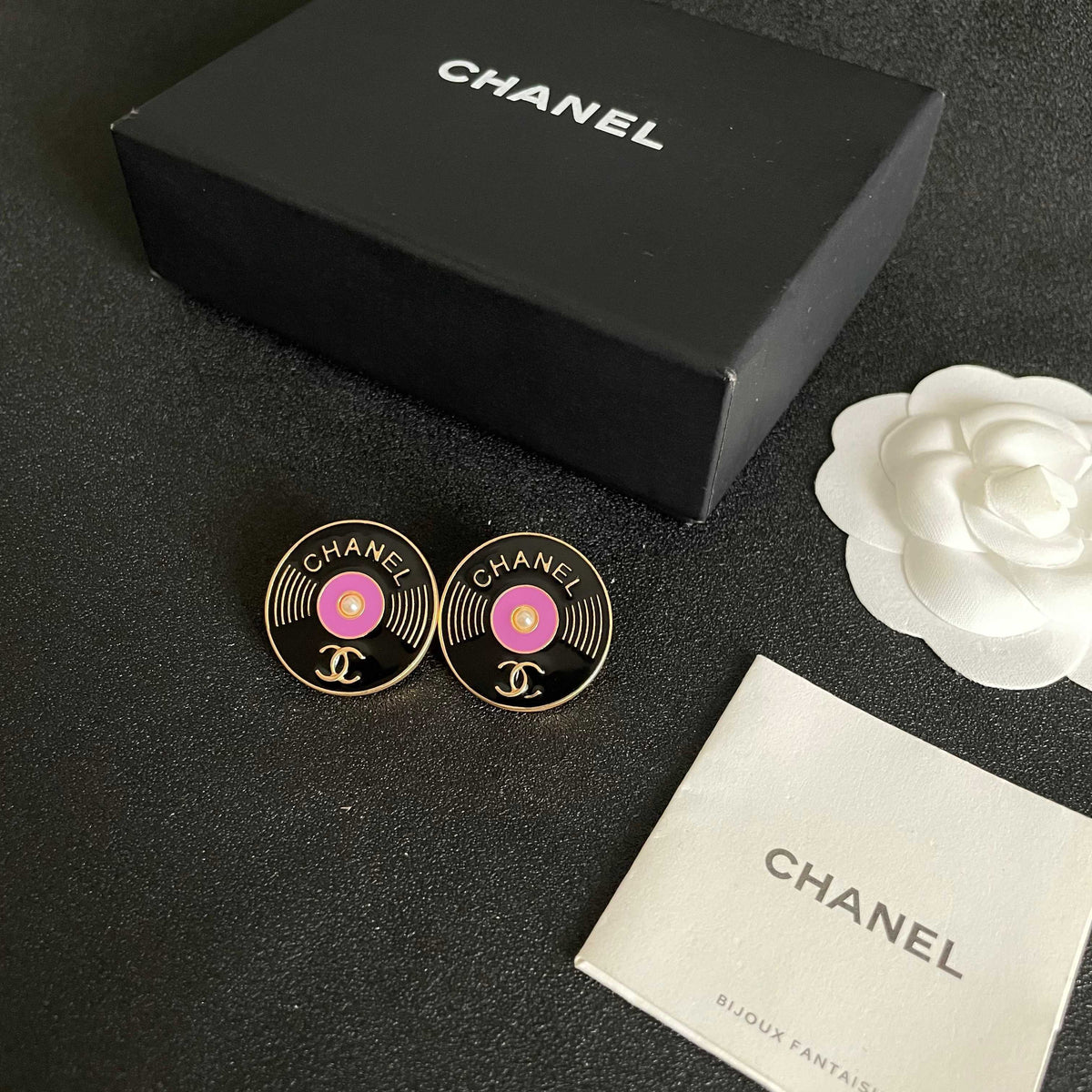 Double-C Emblem Stud Earrings in Polished Metal-Tone – Design 175 close-up detail