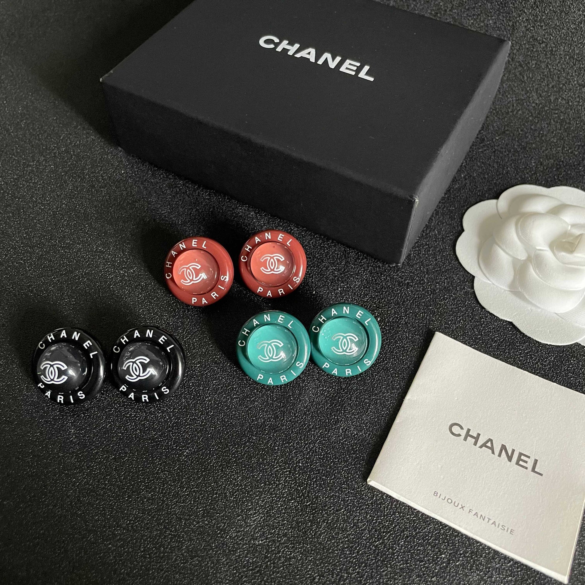 Double-C Emblem Stud Earrings in Polished Metal-Tone – Design 356 side detail