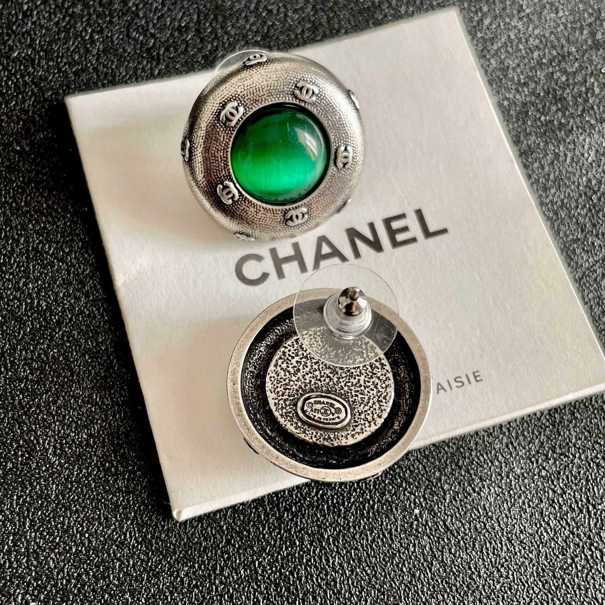 Double-C Emblem Stud Earrings in Polished Metal-Tone – Design 171 main product view