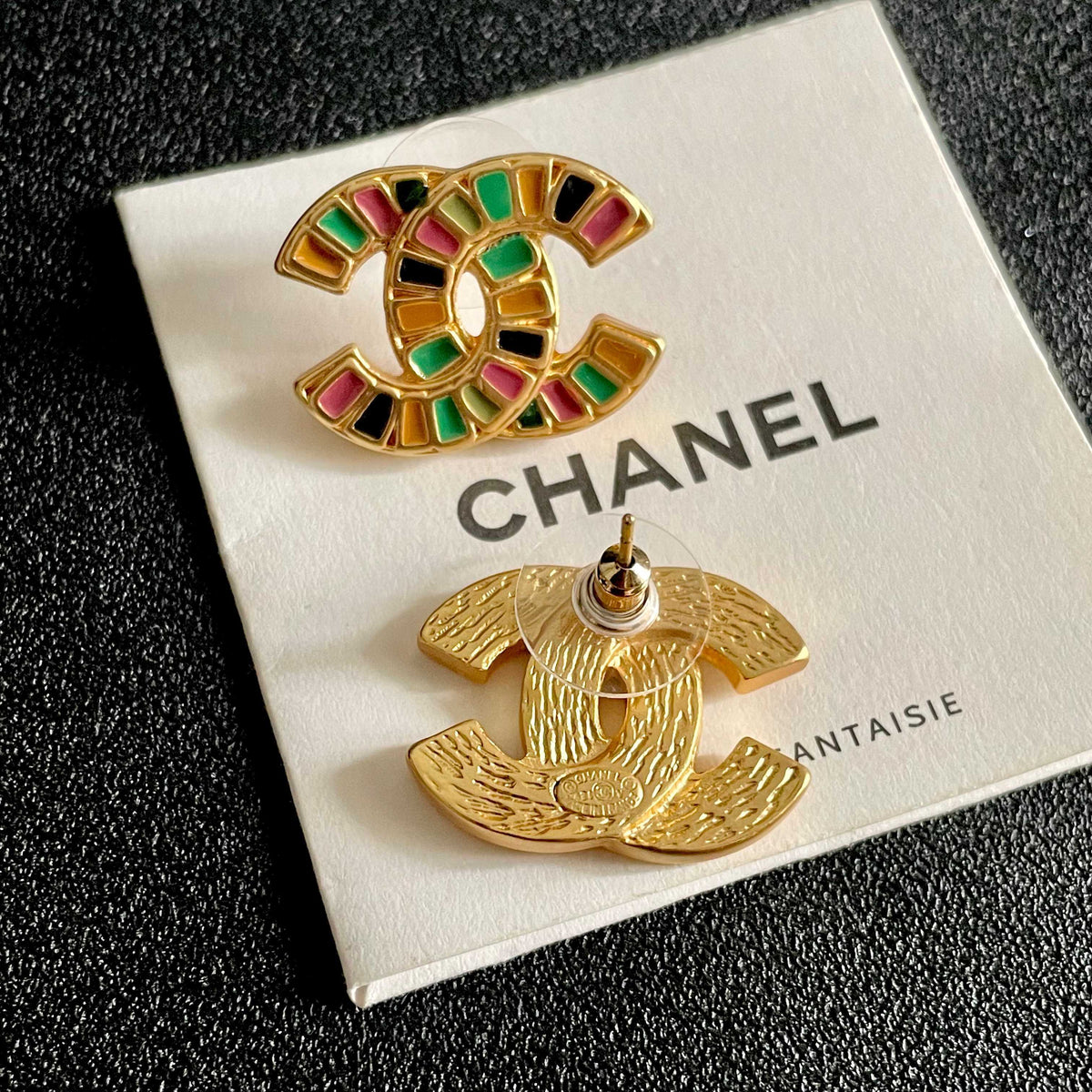 Double-C Emblem Stud Earrings in Polished Metal-Tone – Design 180 main product view