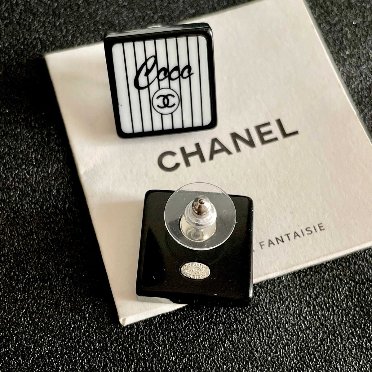 Double-C Emblem Stud Earrings in Polished Metal-Tone – Design 367 main product view