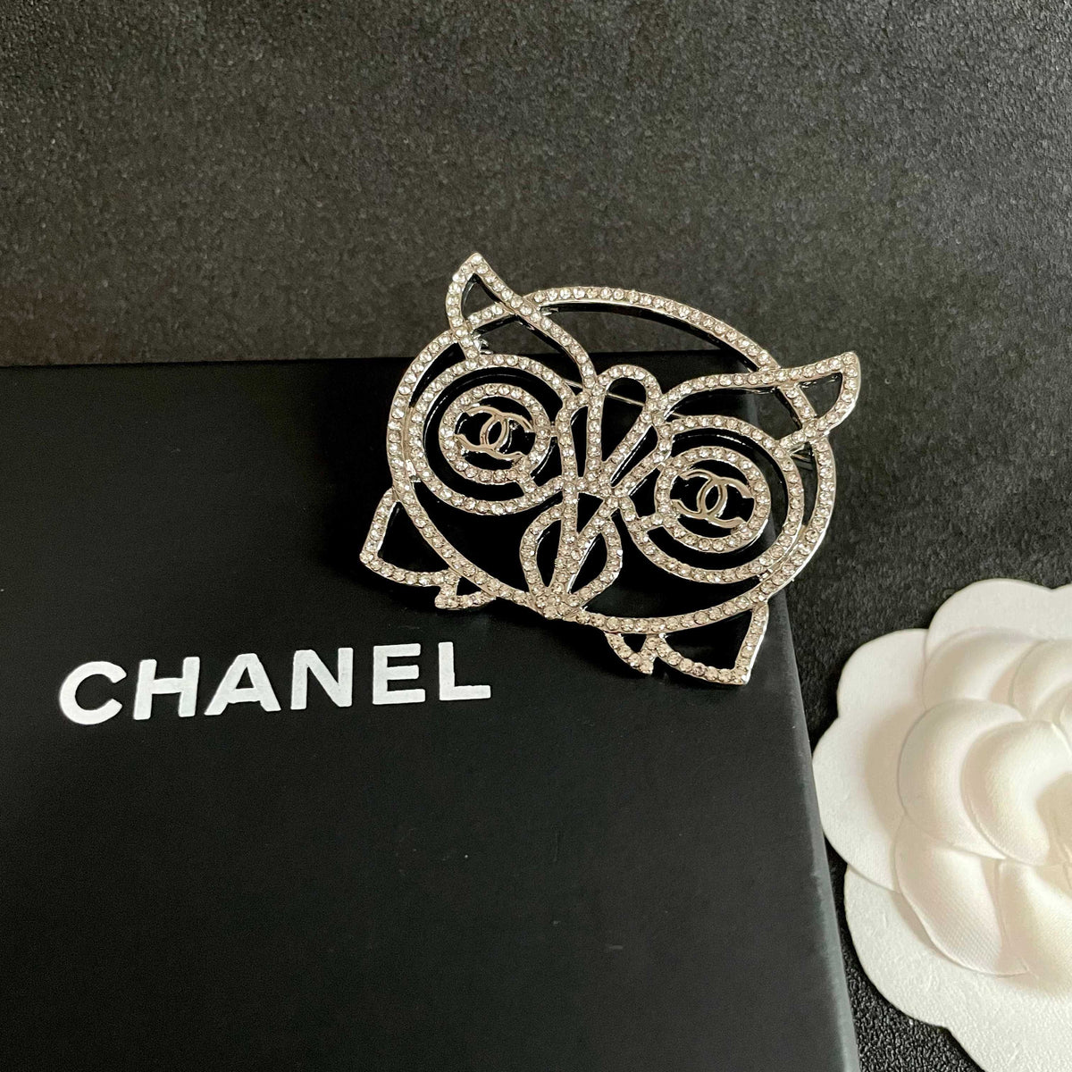 Signature Emblem Brooch in Polished Metal-Tone – Design 051 detail view