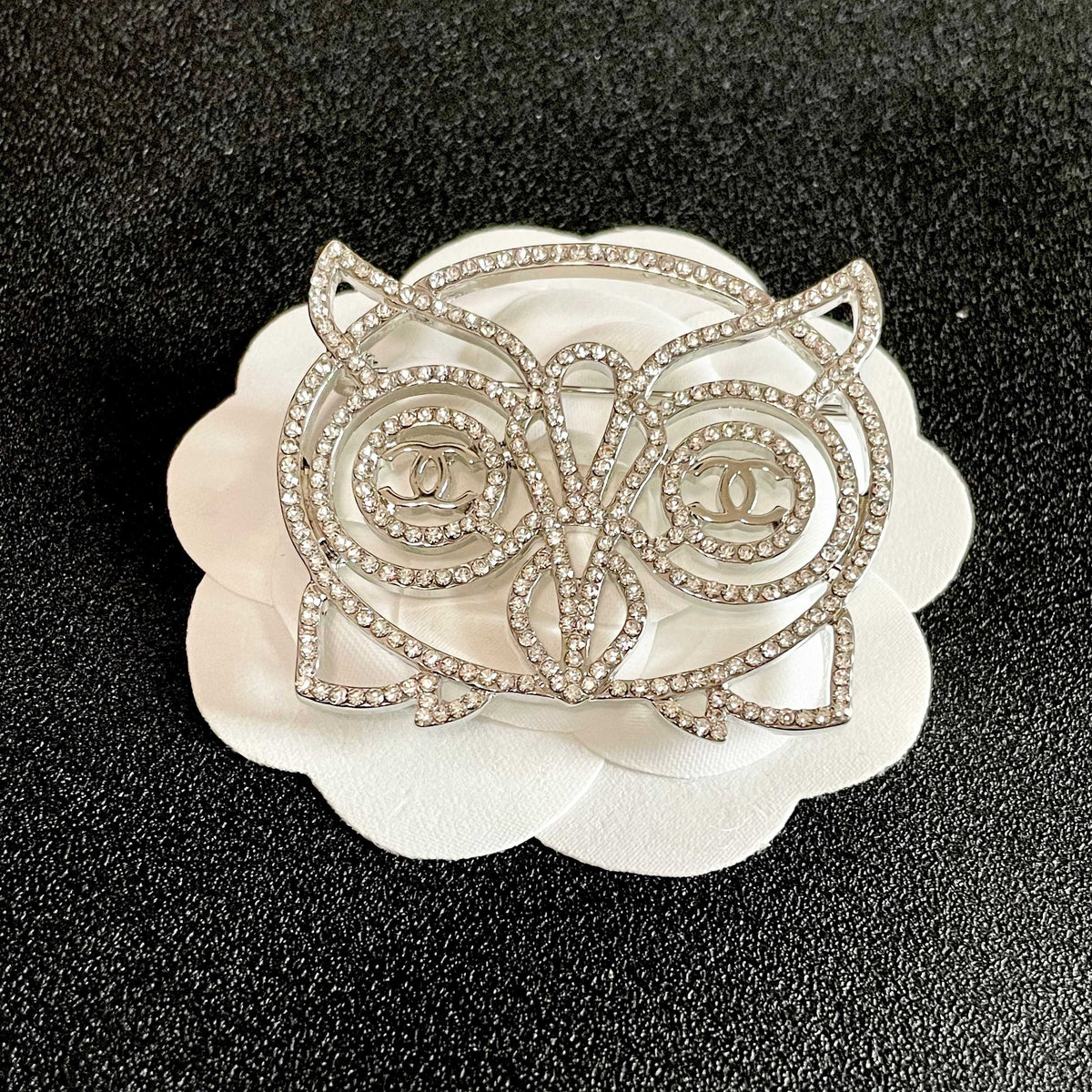 Signature Emblem Brooch in Polished Metal-Tone – Design 051 front product view