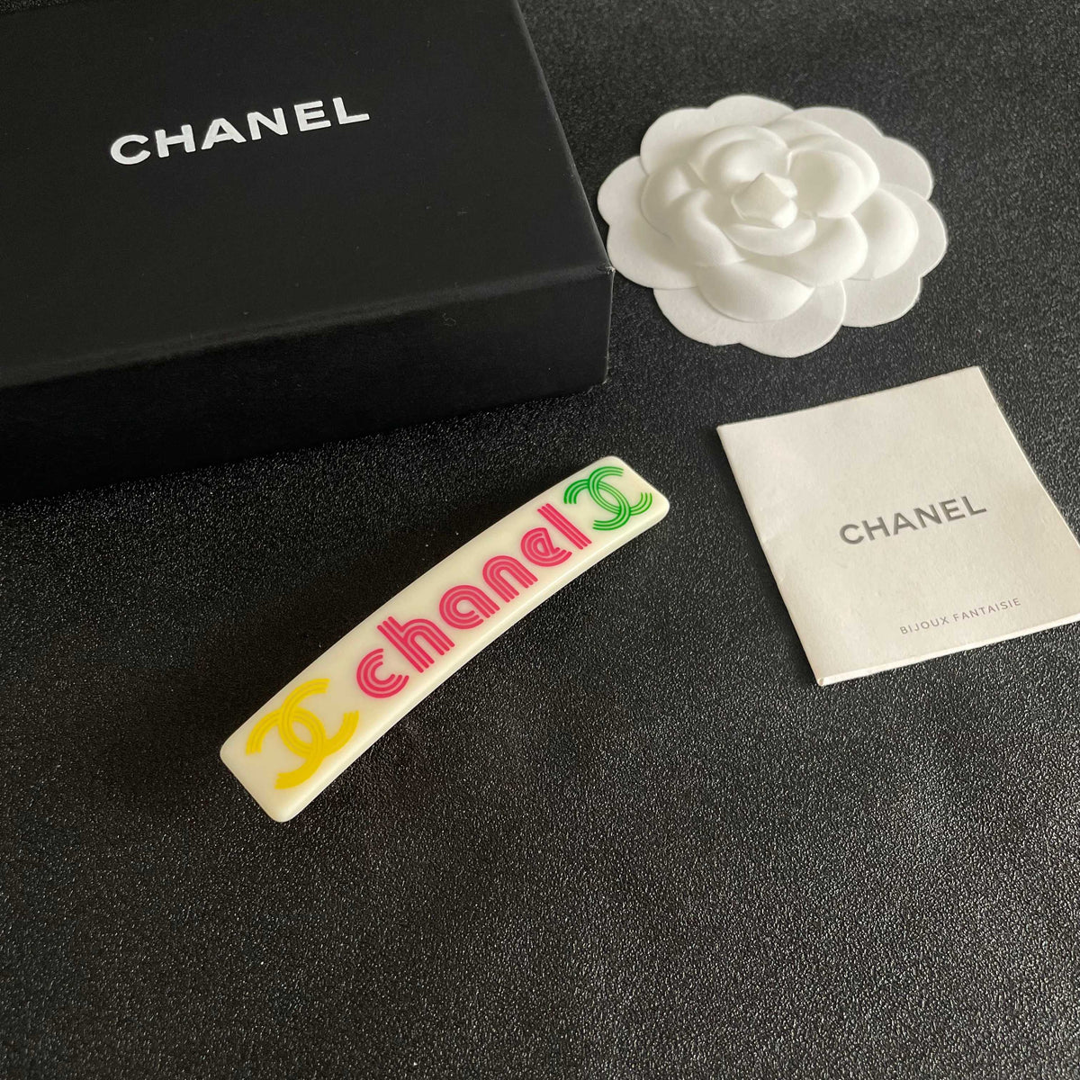 Double-C Emblem Hair Clip – Design 019 styled product view