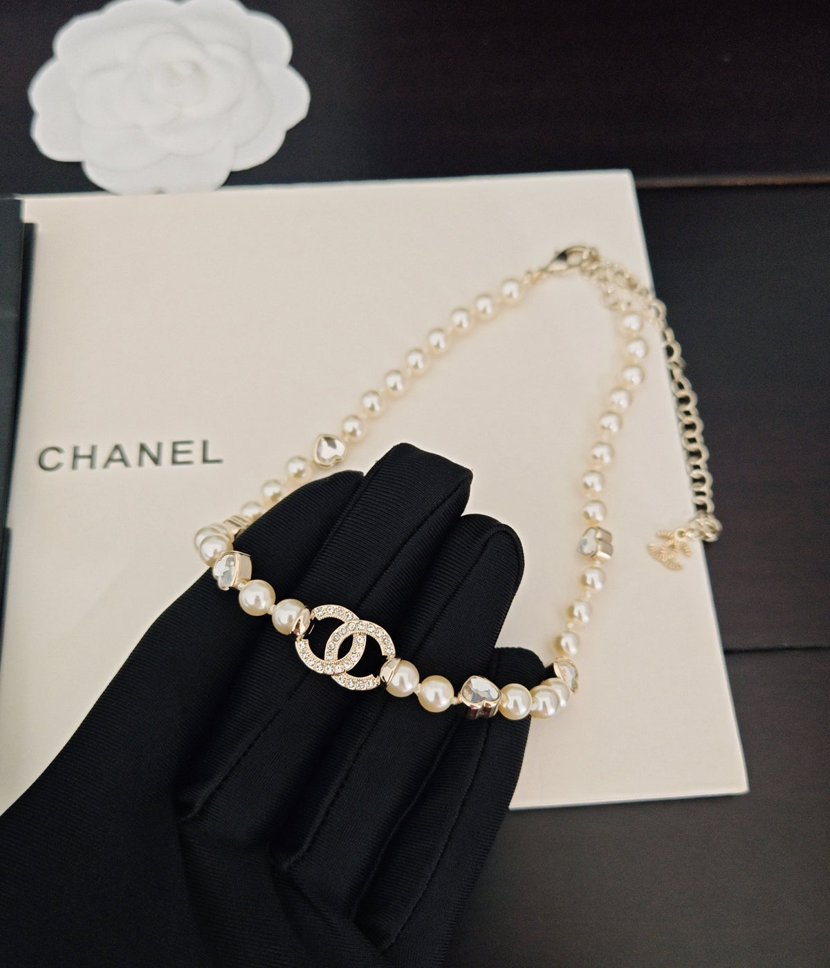 Heart Pearl-Detail Pendant Necklace – Pearl Detail – Design 006 side detail