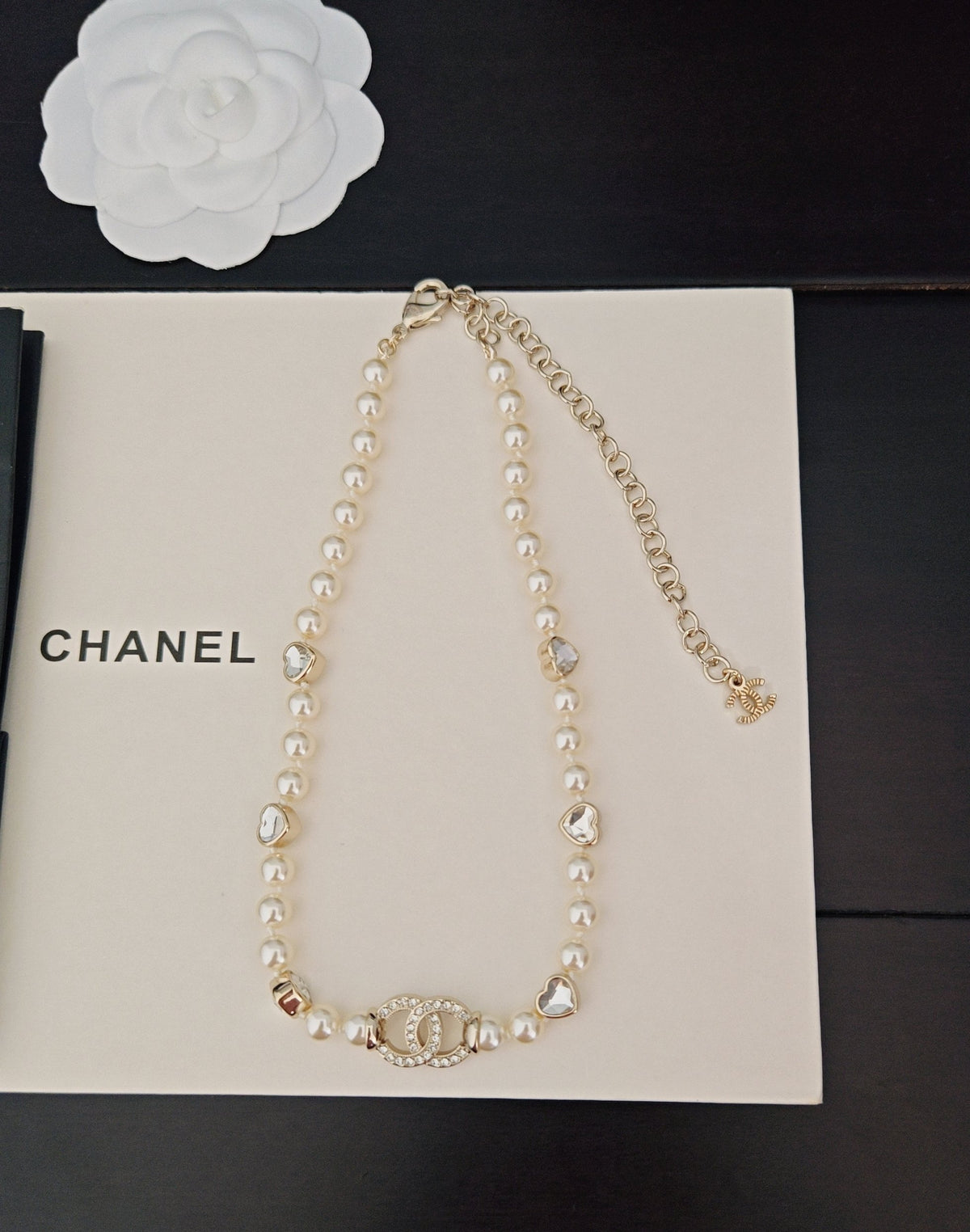 Heart Pearl-Detail Pendant Necklace – Pearl Detail – Design 006 close-up detail