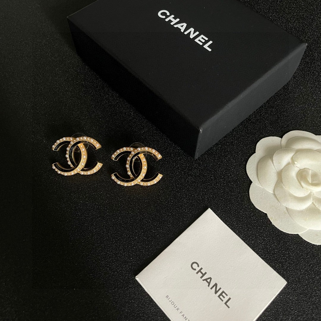 Double-C Emblem Pearl-Detail Stud Earrings – Pearl Detail – Design 029 close-up detail