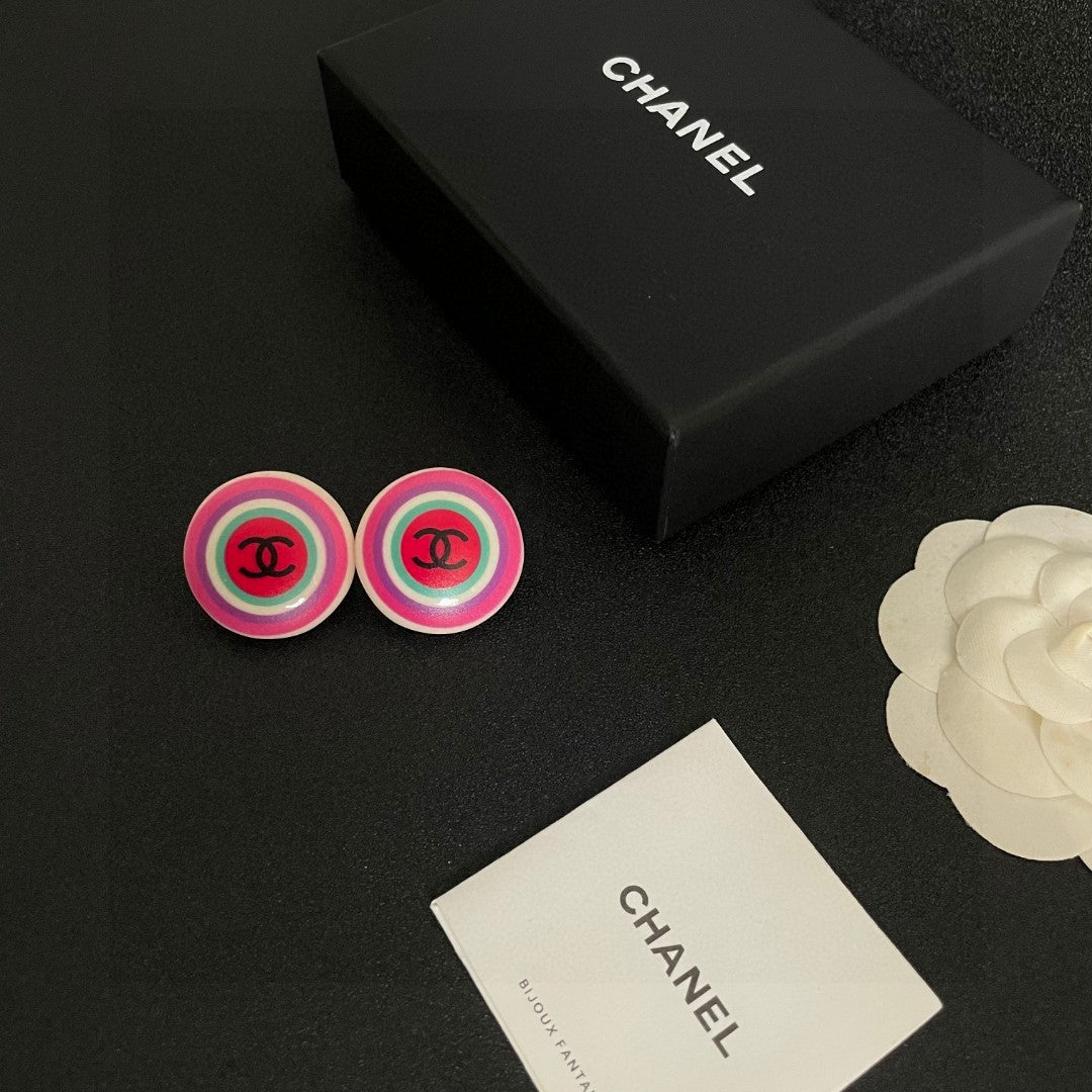 Double-C Emblem Stud Earrings in Polished Metal-Tone – Design 399 close-up detail