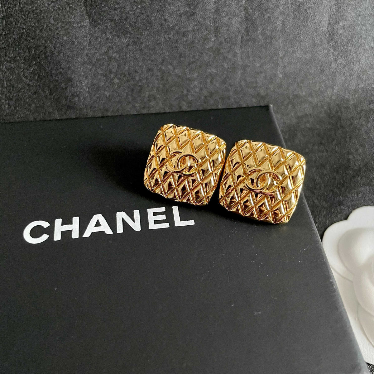 Double-C Emblem Stud Earrings in Polished Metal-Tone – Design 078 detail view