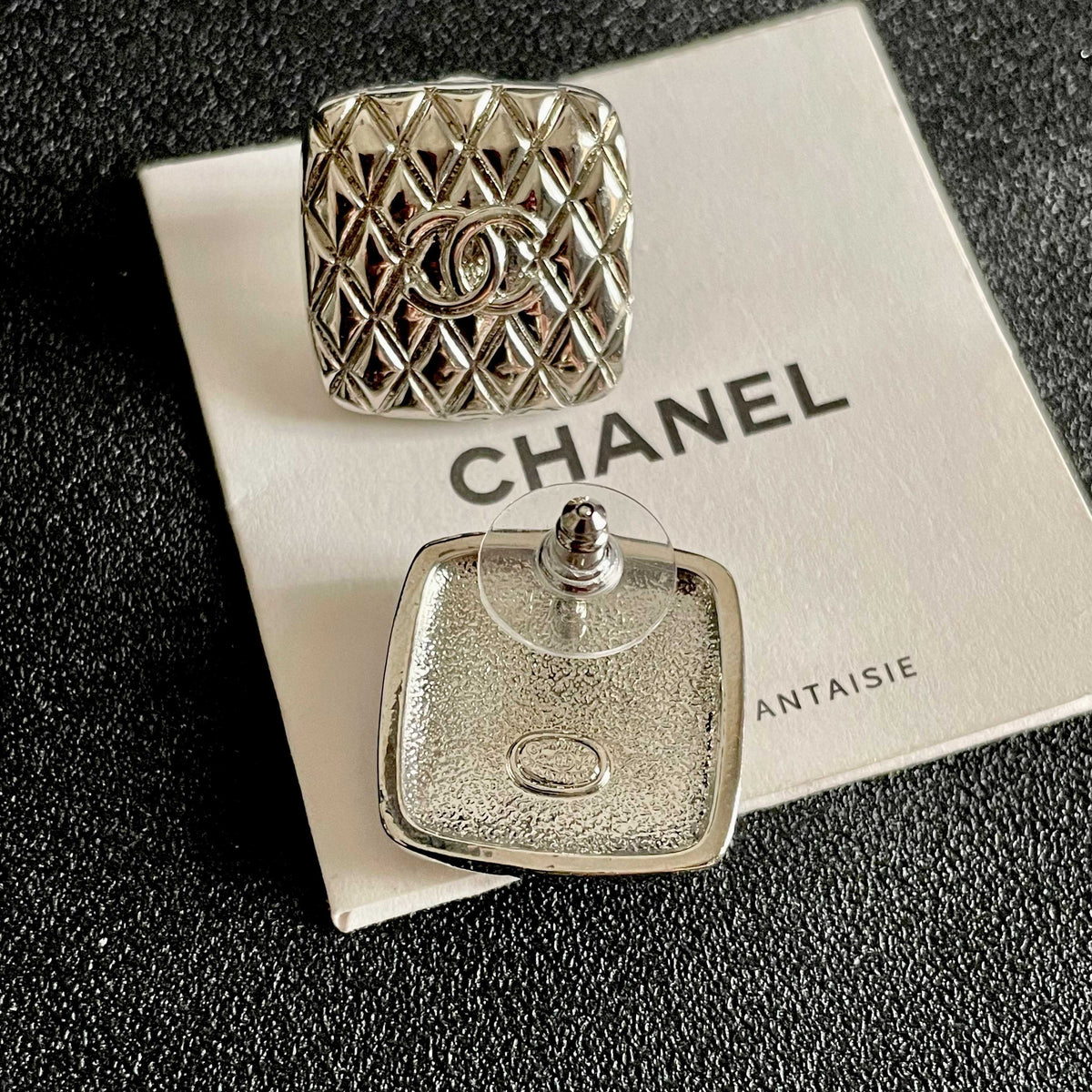 Double-C Emblem Stud Earrings in Polished Metal-Tone – Design 397 main product view