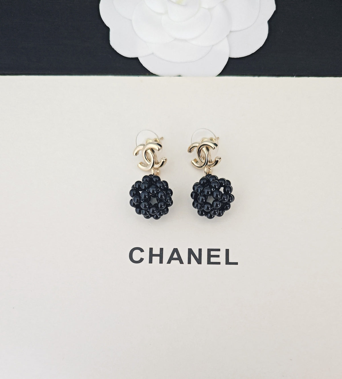 Pearl Pearl-Detail Statement Earrings – Pearl Detail – Design 014 side detail
