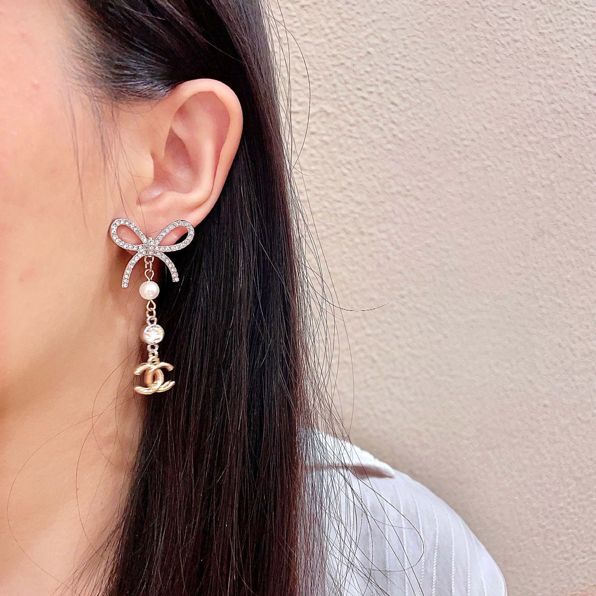 Double-C Emblem Stud Earrings in Polished Metal-Tone – Design 451 detail view